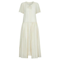Vestido de novia bordado con delantal de seda crema años 20