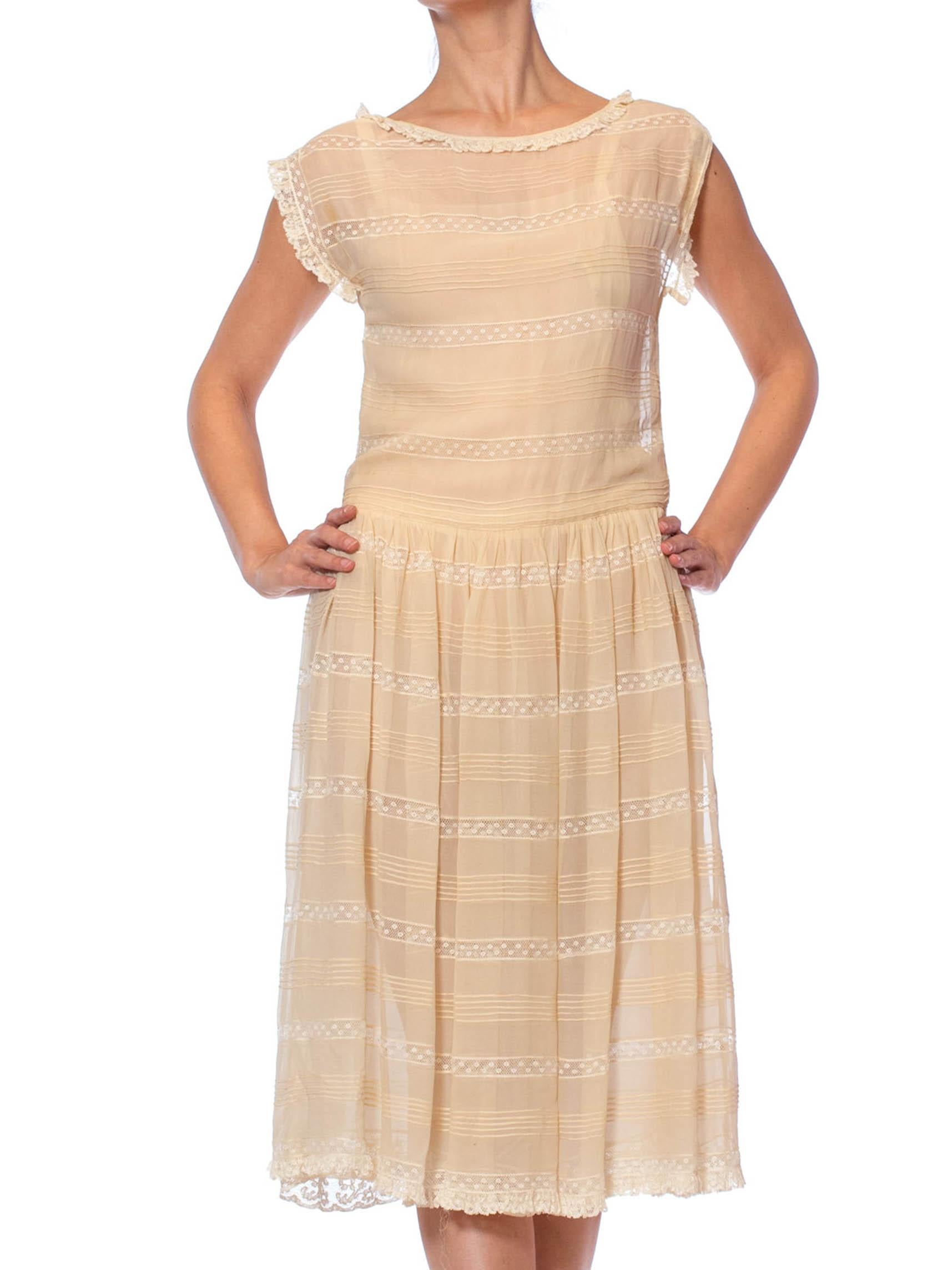 1920S Cream Silk Chiffon & Antique Lace Pintuck Stripe Dress With Little Ruffles In Excellent Condition For Sale In New York, NY