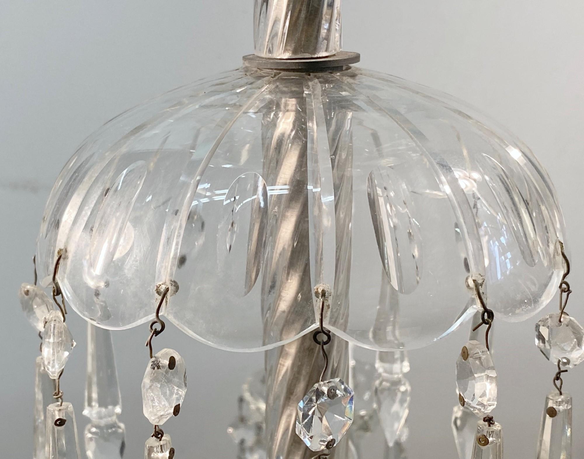 Lampadario di cristallo anni '20 con 5 bracci e lunghi cristalli in vendita 7