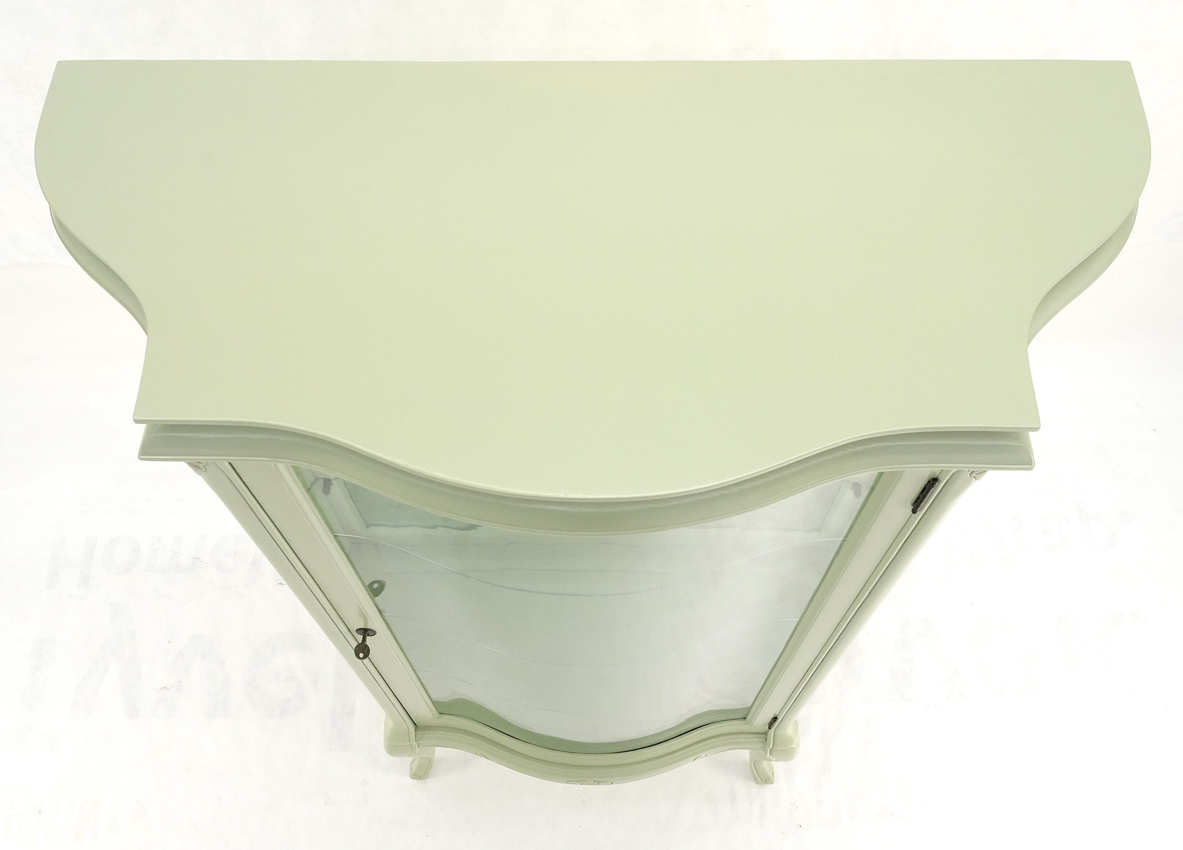 Vitrine en verre incurvée des années 1920, finition laquée ton Olive, MINT ! en vente 3