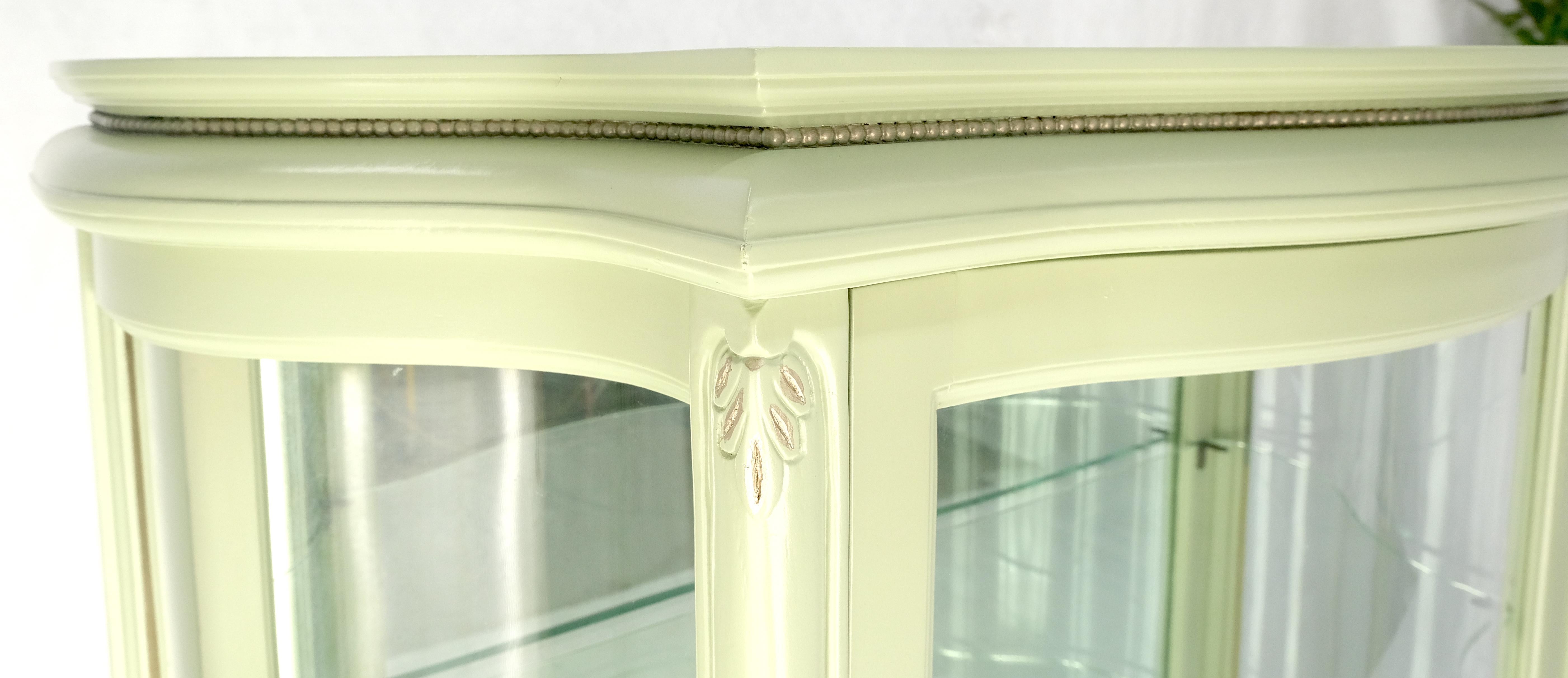 Country Vitrine en verre incurvée des années 1920, finition laquée ton Olive, MINT ! en vente