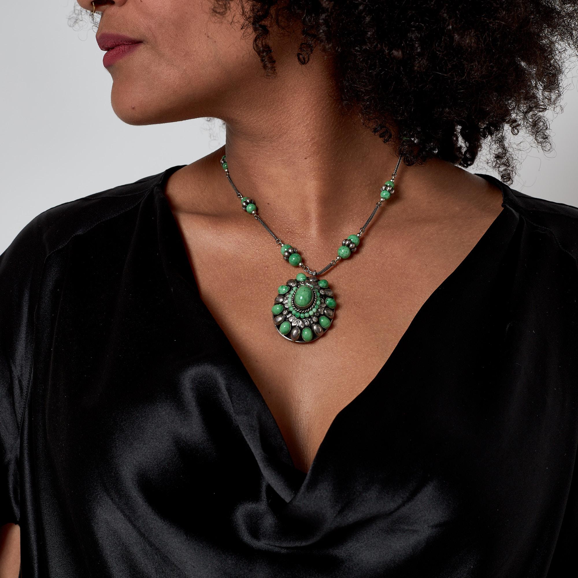 1920s Czech Art Nouveau Silver Peking Glass Pendant Necklace For Sale 2
