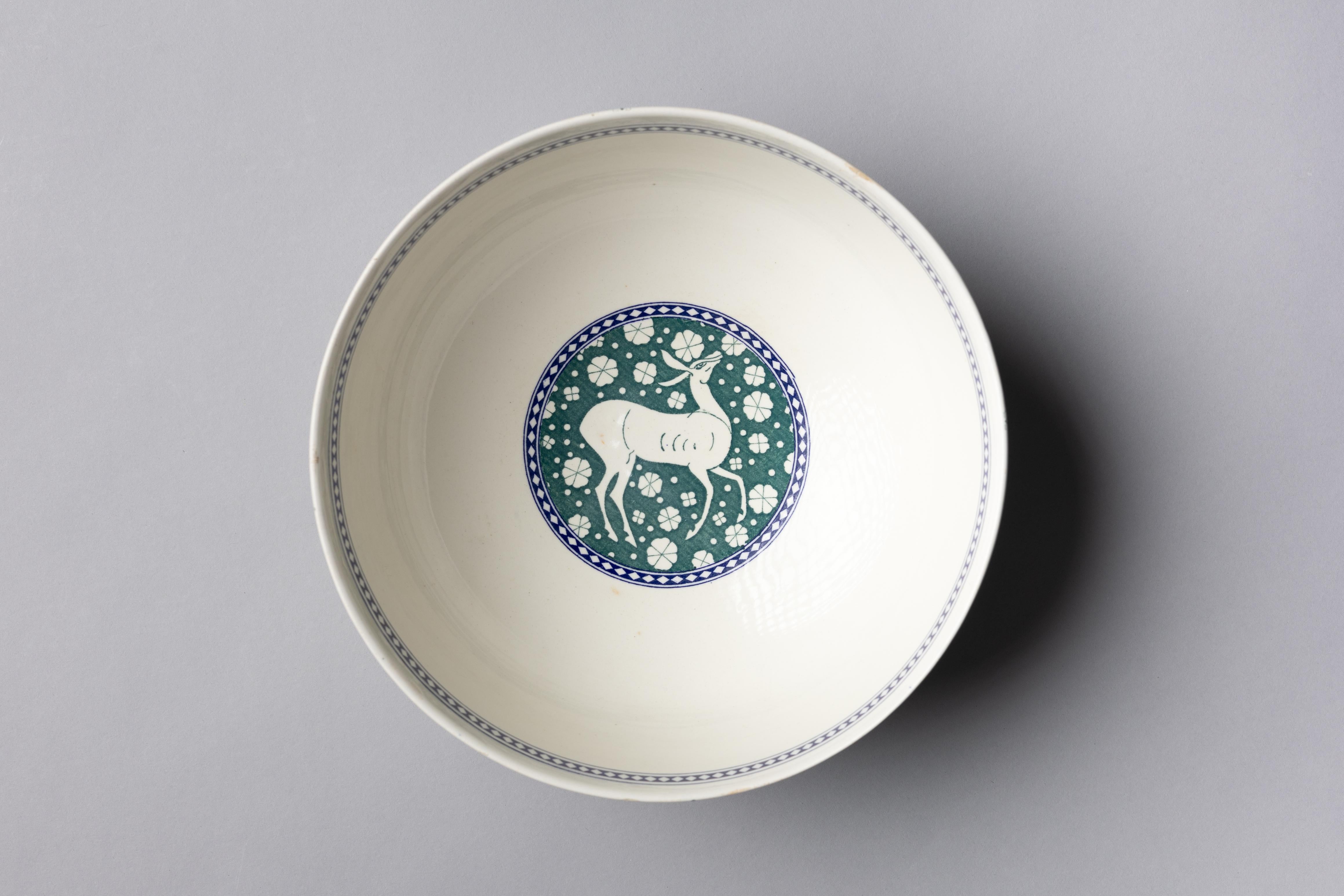 Early 20th Century 1920s Daisy Makeig-Jones Wedgwood Creamware Bowl For Sale