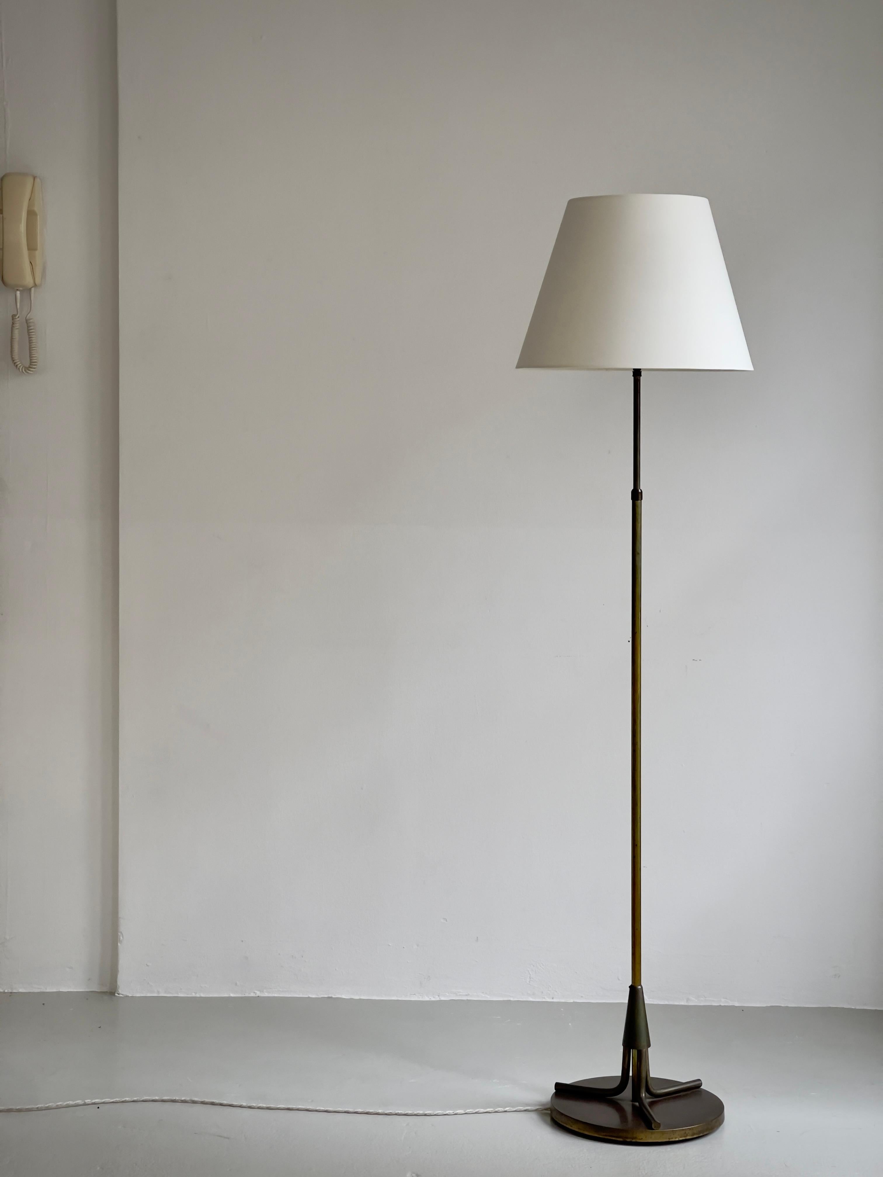 Rare lampadaire Art déco danois des années 1920 en élégant bronze patiné par Ernst Voss en vente 10