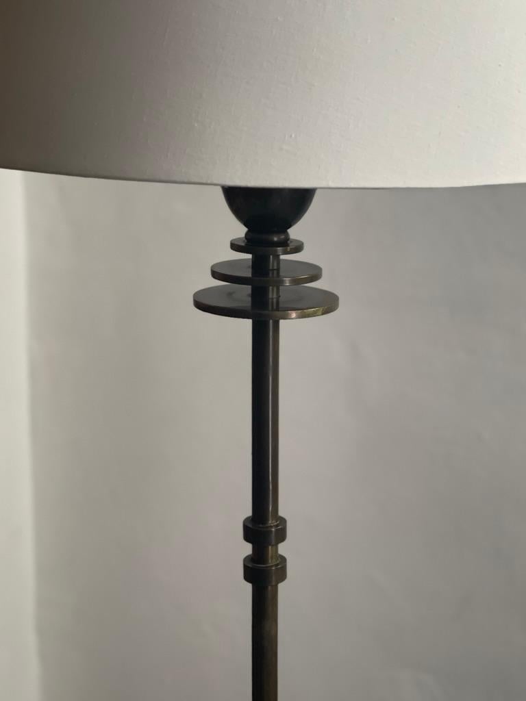 1920s Danish art deco floor lamp in solid patinated bronze and linen lamp shade For Sale 5