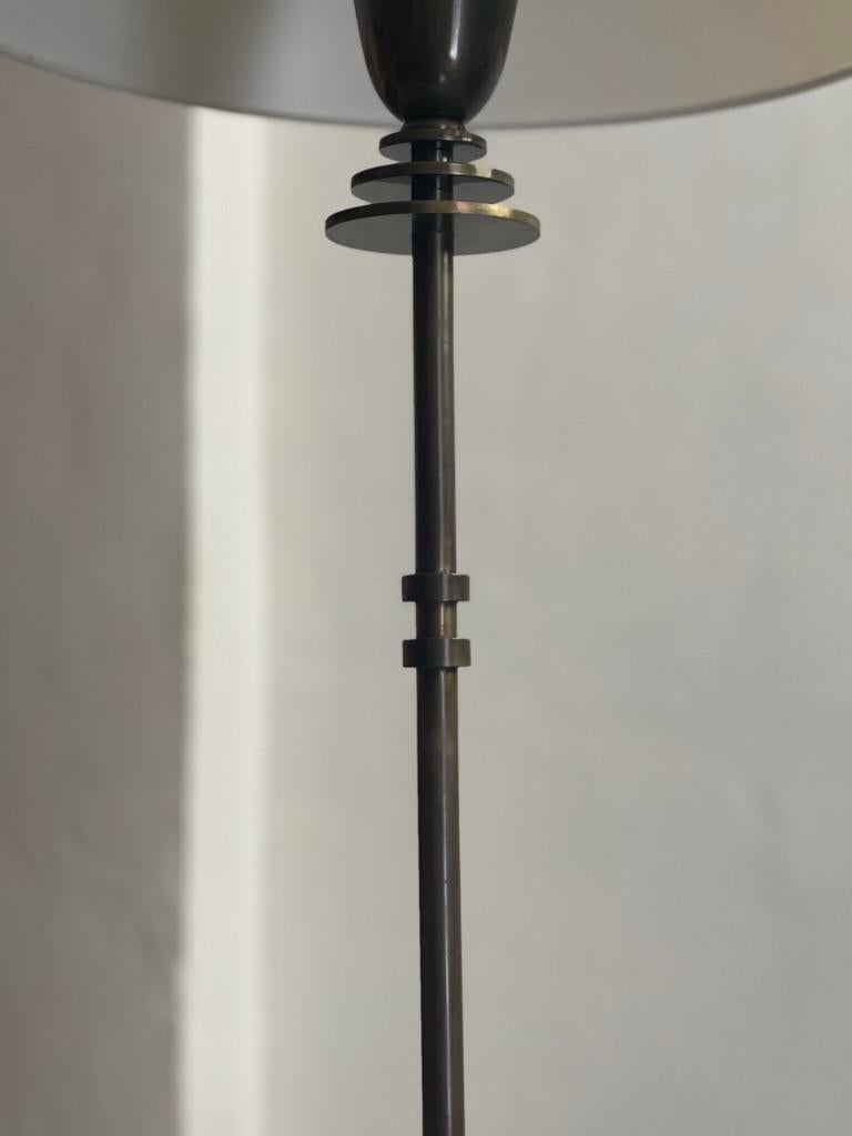 1920s Danish art deco floor lamp in solid patinated bronze and linen lamp shade For Sale 9