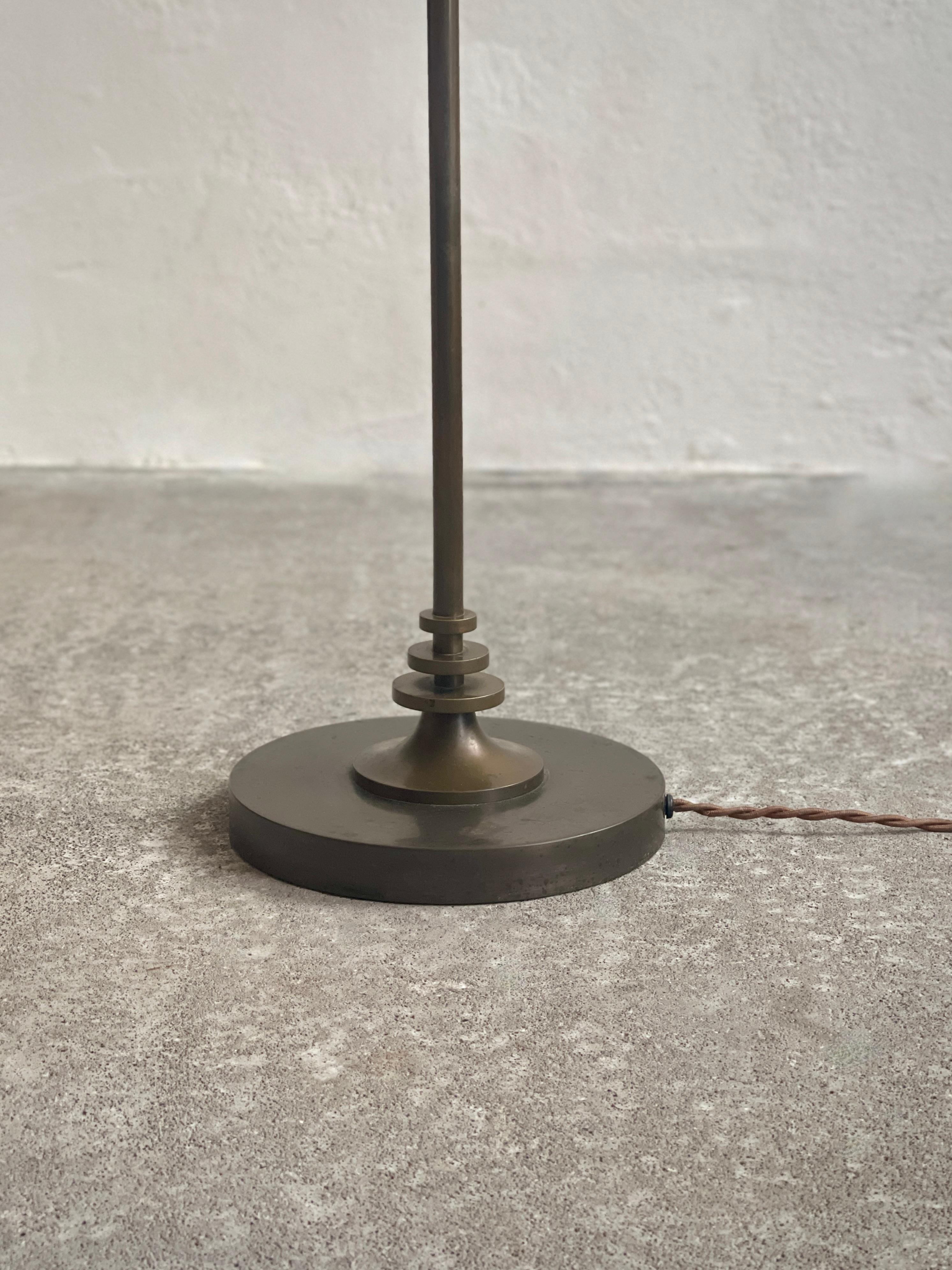 1920s Danish art deco floor lamp in solid patinated bronze and linen lamp shade For Sale 13