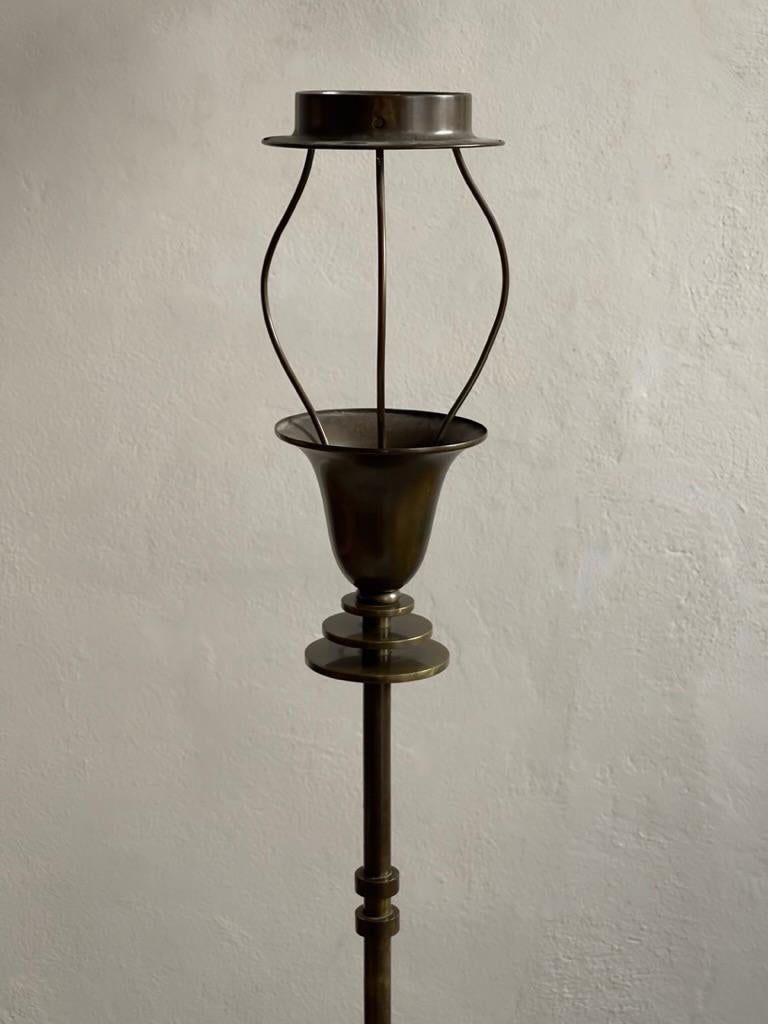 1920s Danish art deco floor lamp in solid patinated bronze and linen lamp shade For Sale 1