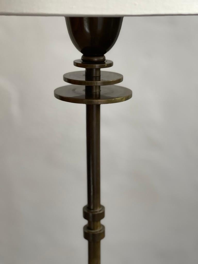 1920s Danish art deco floor lamp in solid patinated bronze and linen lamp shade For Sale 3