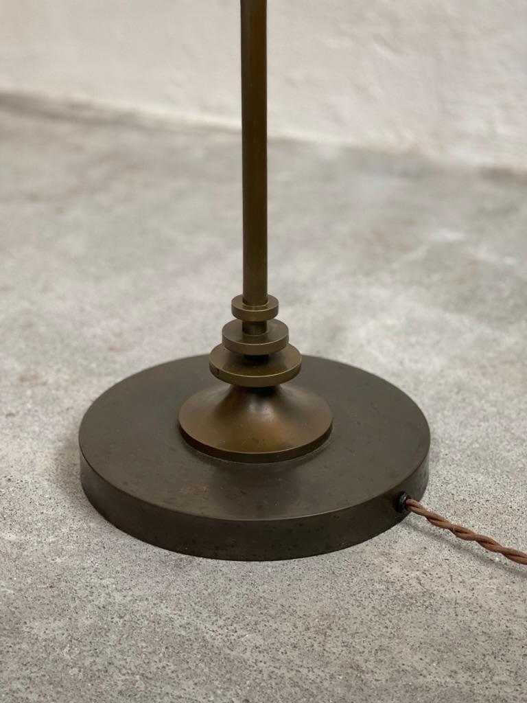 1920s Danish art deco floor lamp in solid patinated bronze and linen lamp shade For Sale 4