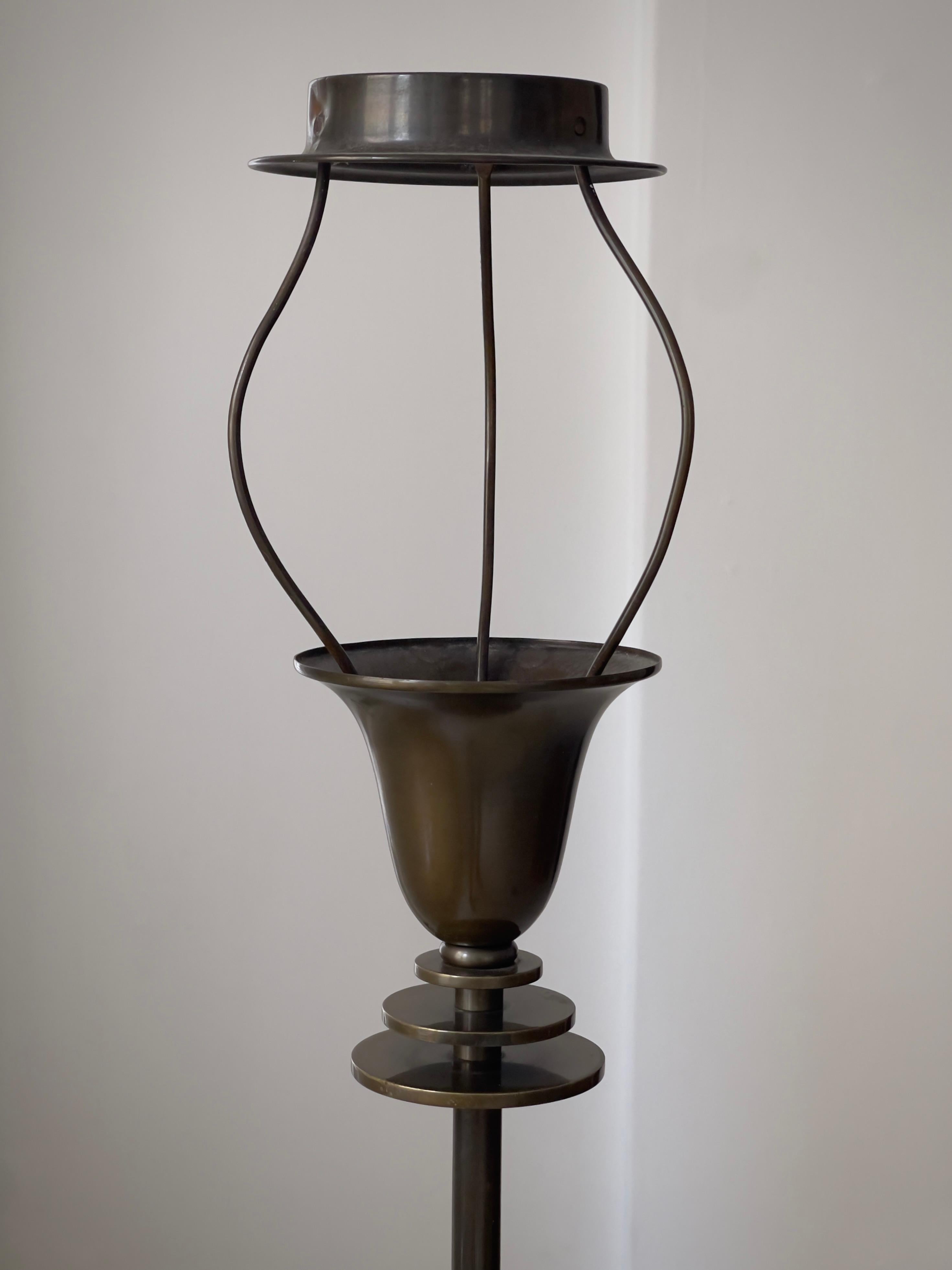 1920s Danish Art Deco floor lamp in solid bronze. Just Andersen style metal work For Sale 4