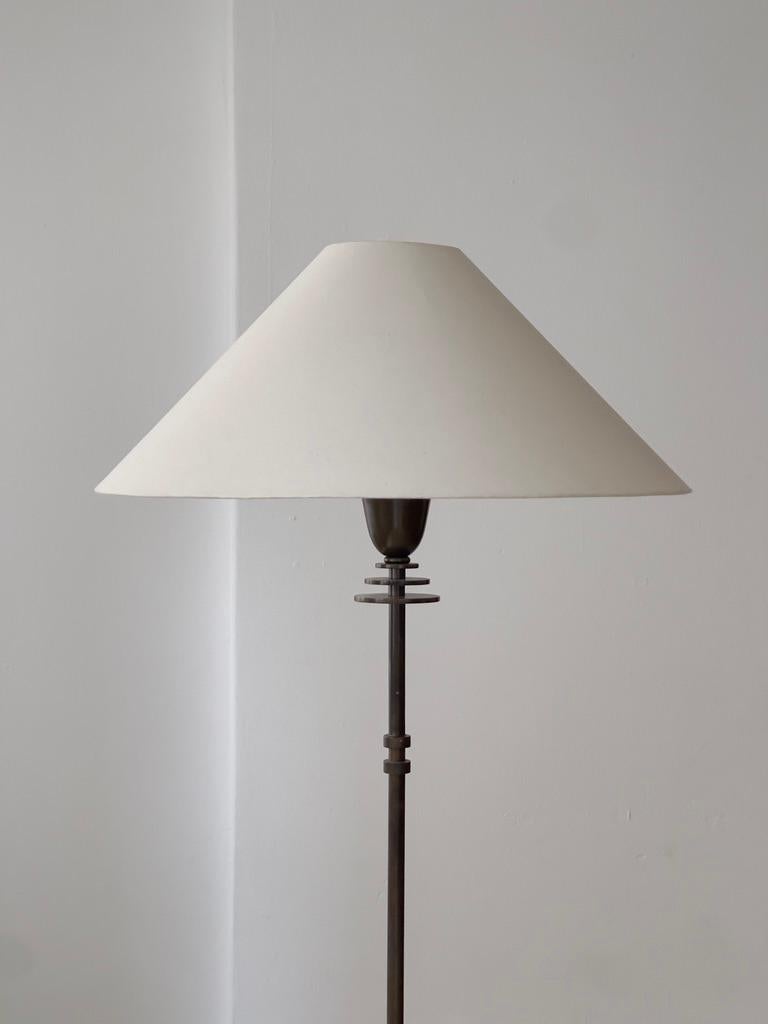 Metalwork 1920s Danish Art Deco floor lamp in solid bronze. Just Andersen style metal work For Sale