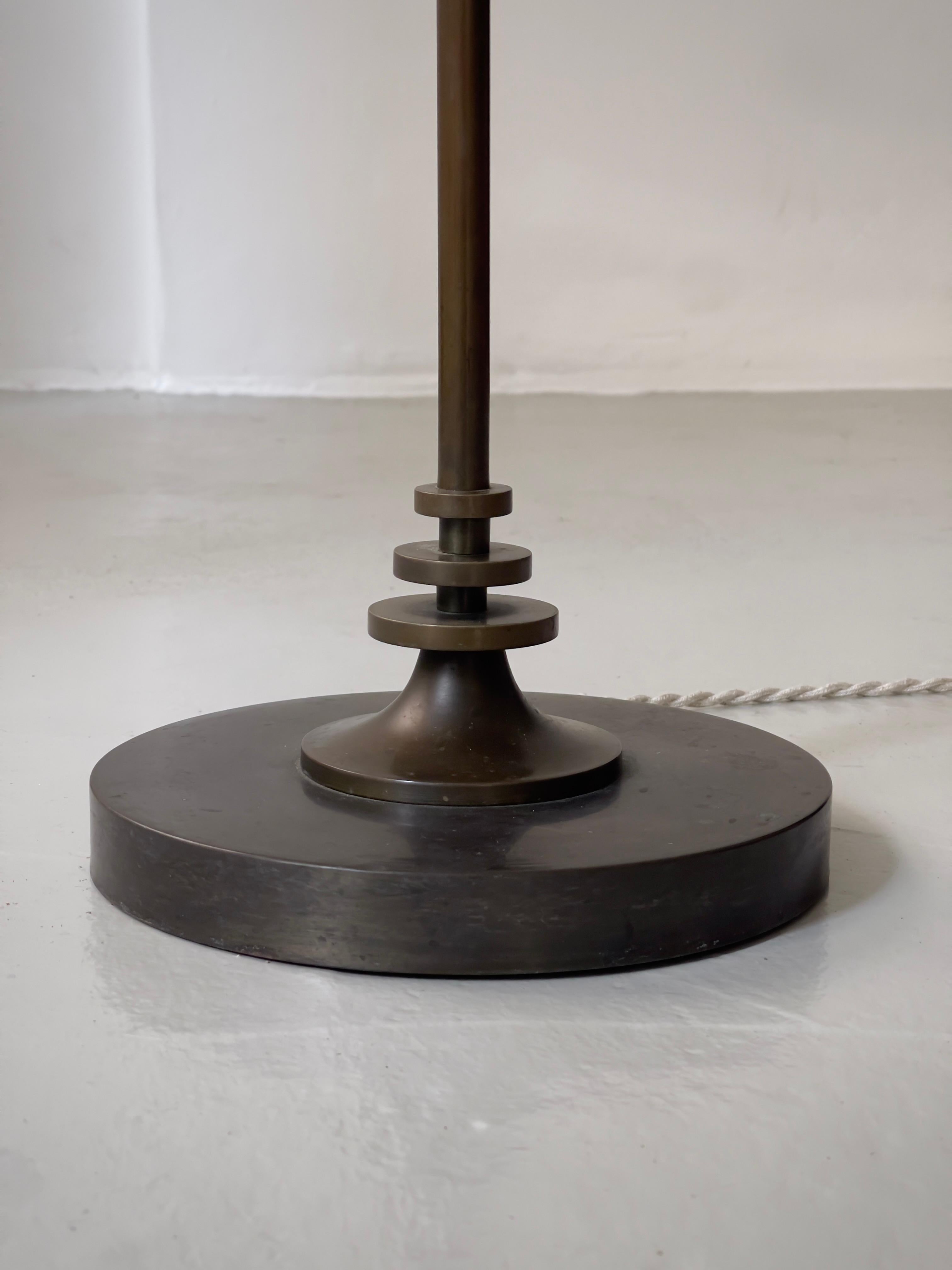 1920s Danish Art Deco floor lamp in solid bronze. Just Andersen style metal work For Sale 1