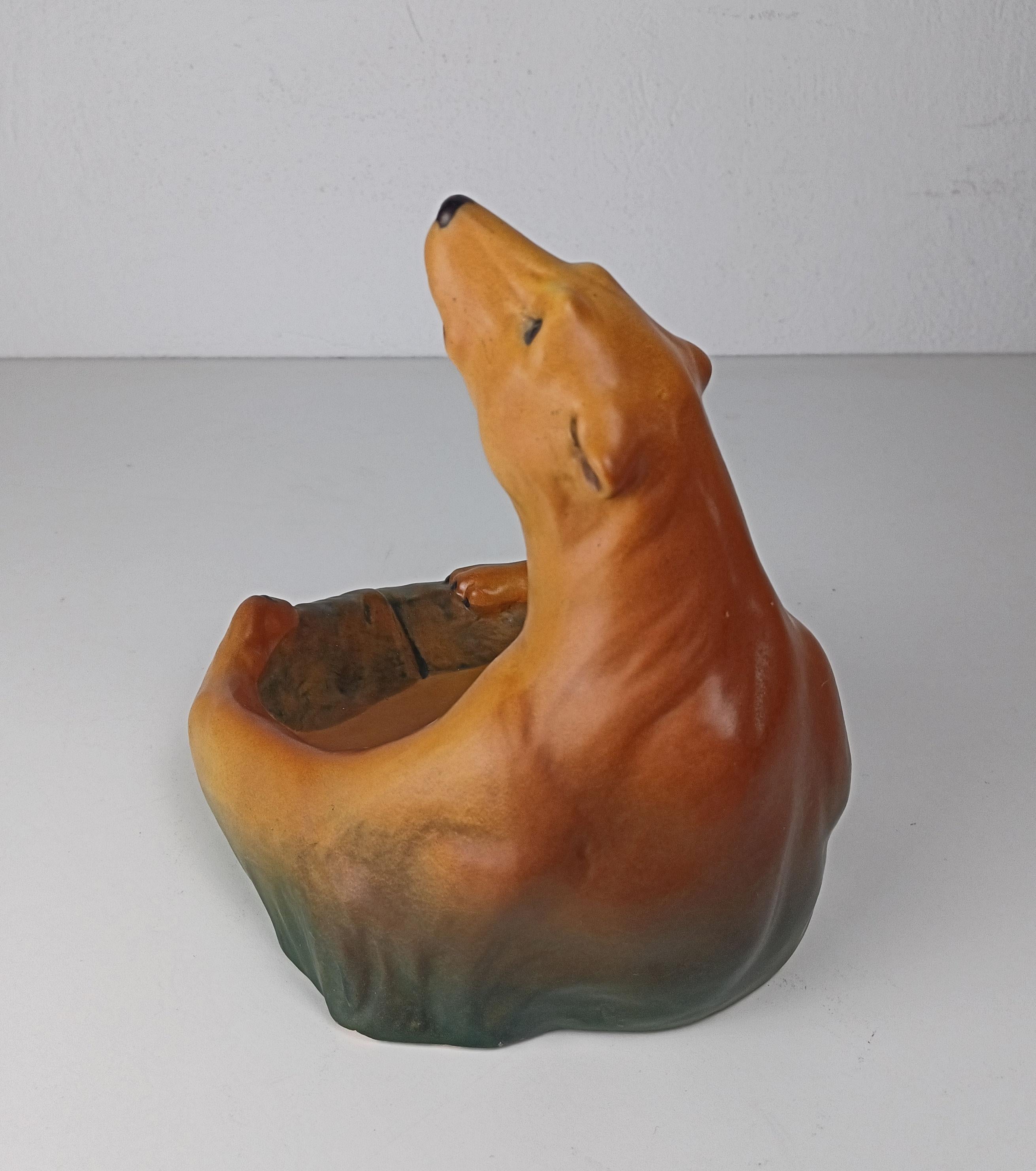 Inizio XX secolo Ciotola per orso di ghiaccio artigianale in stile Art Nouveau danese del 1920 - Vassoio per le ceneri di P. Ipsen Enke in vendita