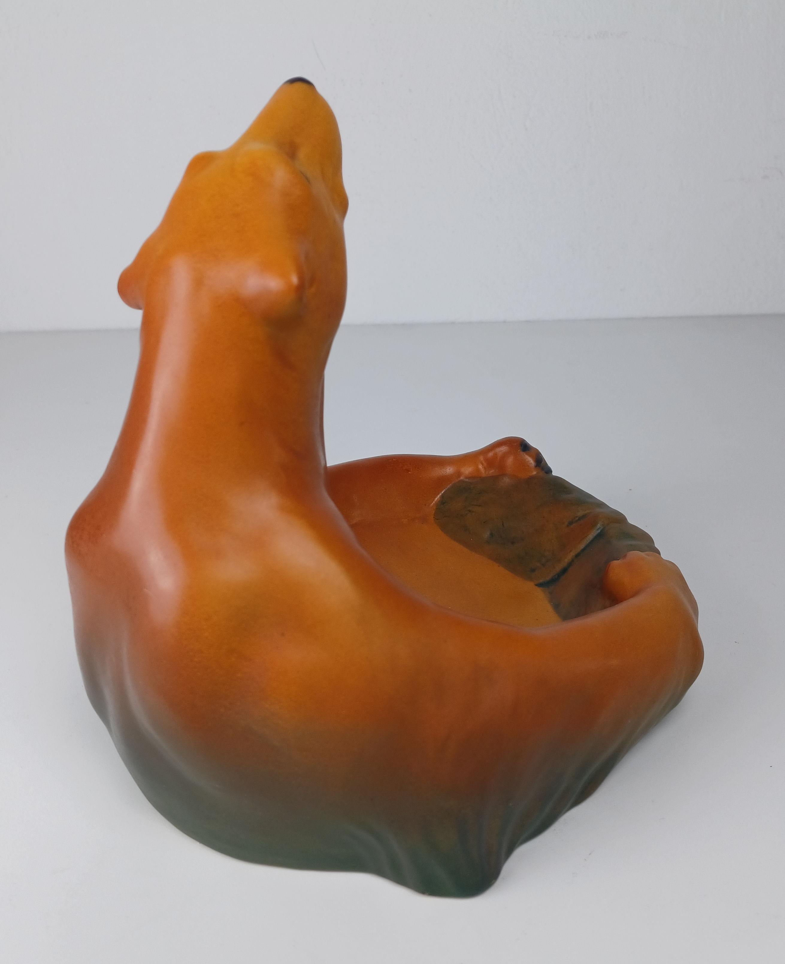 Ciotola per orso di ghiaccio artigianale in stile Art Nouveau danese del 1920 - Vassoio per le ceneri di P. Ipsen Enke in vendita 1