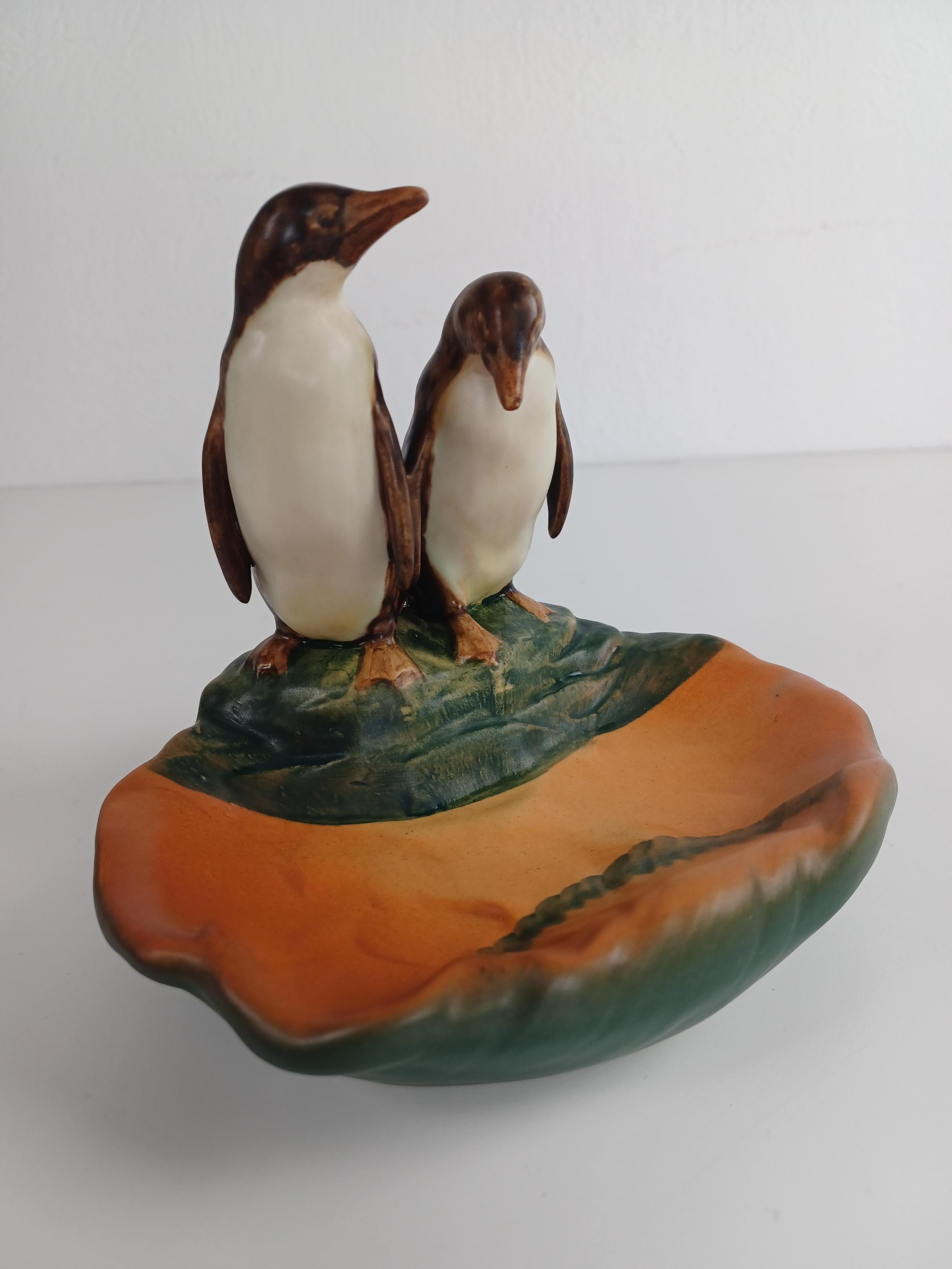 1920's Danish Hand-Crafted Art Nouveau Penguin Aschenbecher / Schale von P. Ipsens Enke im Angebot 1