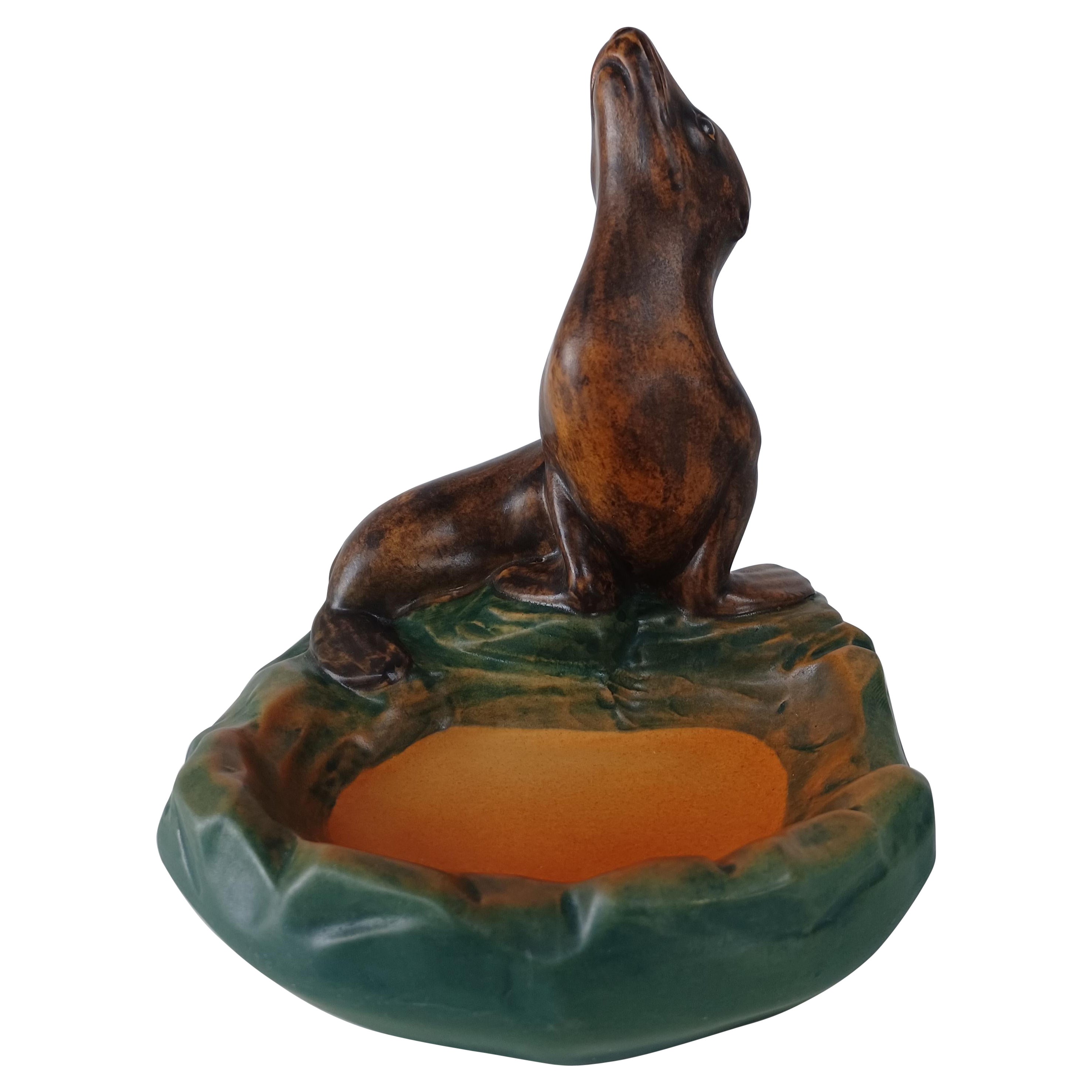 Cendrier / bol Art Nouveau danois des années 1920 fabriqué à la main en forme de sceau par P. Ipsens Enke