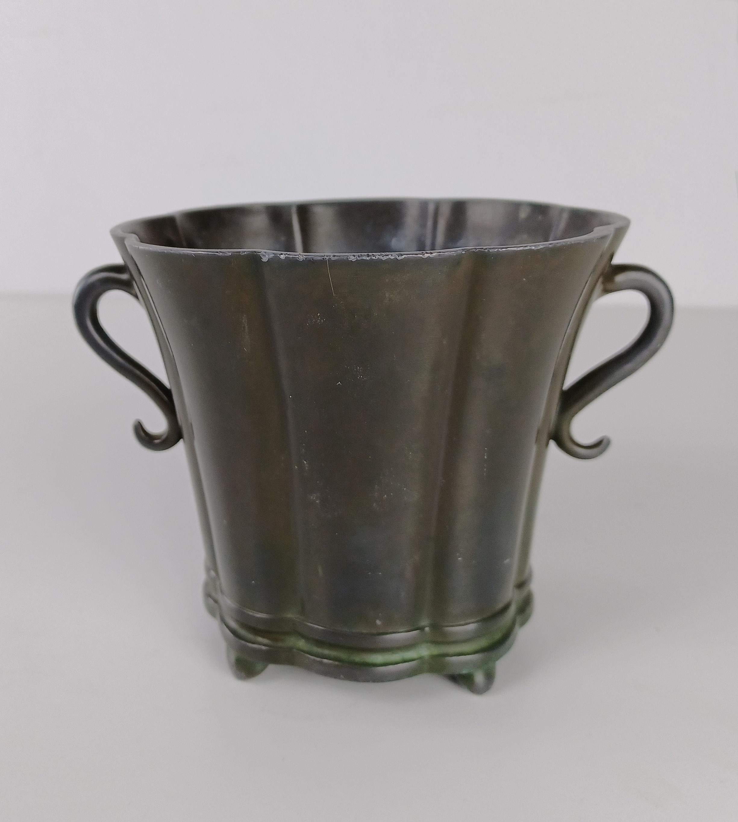 Vaso danese Just Andersen Art Deco degli anni '20 in Metal Art 

Il vaso è in buone condizioni vintage ed è realizzato in disco metal, una miscela metallica inventata da Just Andersen combinando piombo e antimonio in una miscela che teneva come
