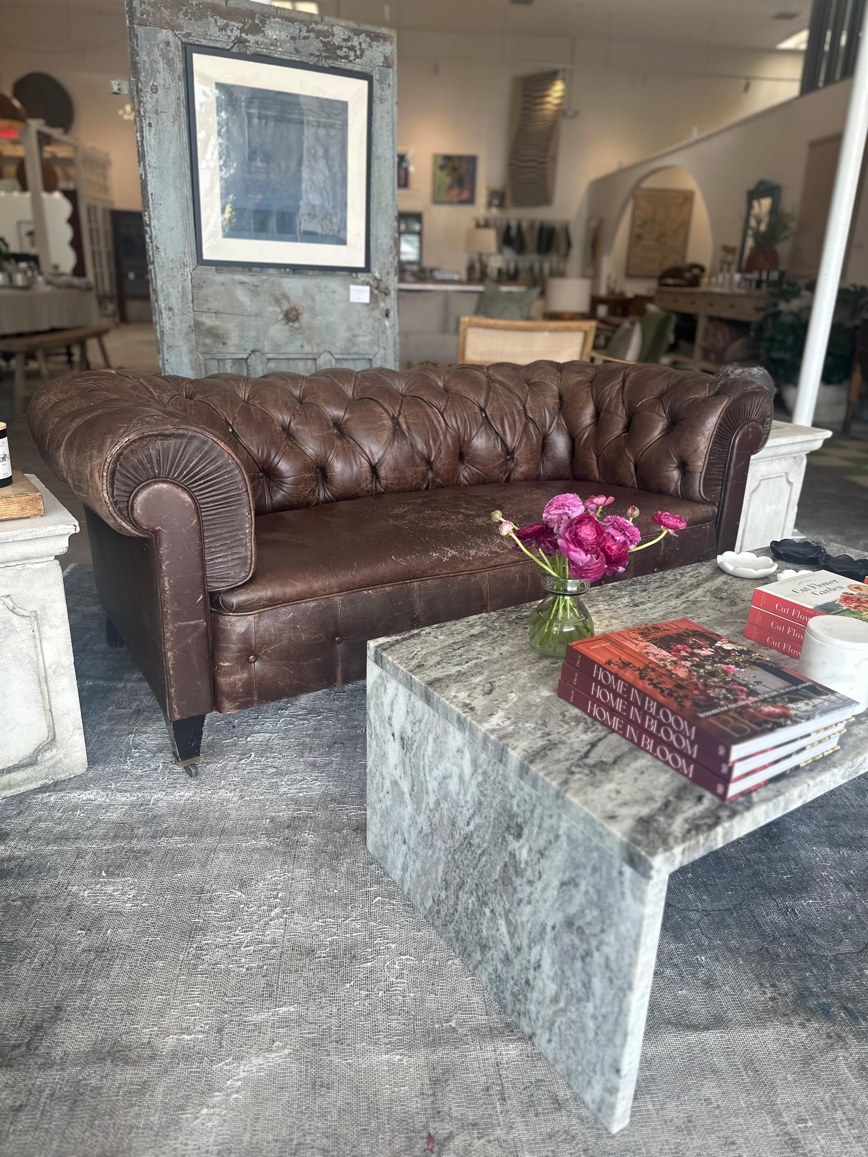 1920er Jahre Dänisches Leder Chesterfield Loveseat im Angebot 6