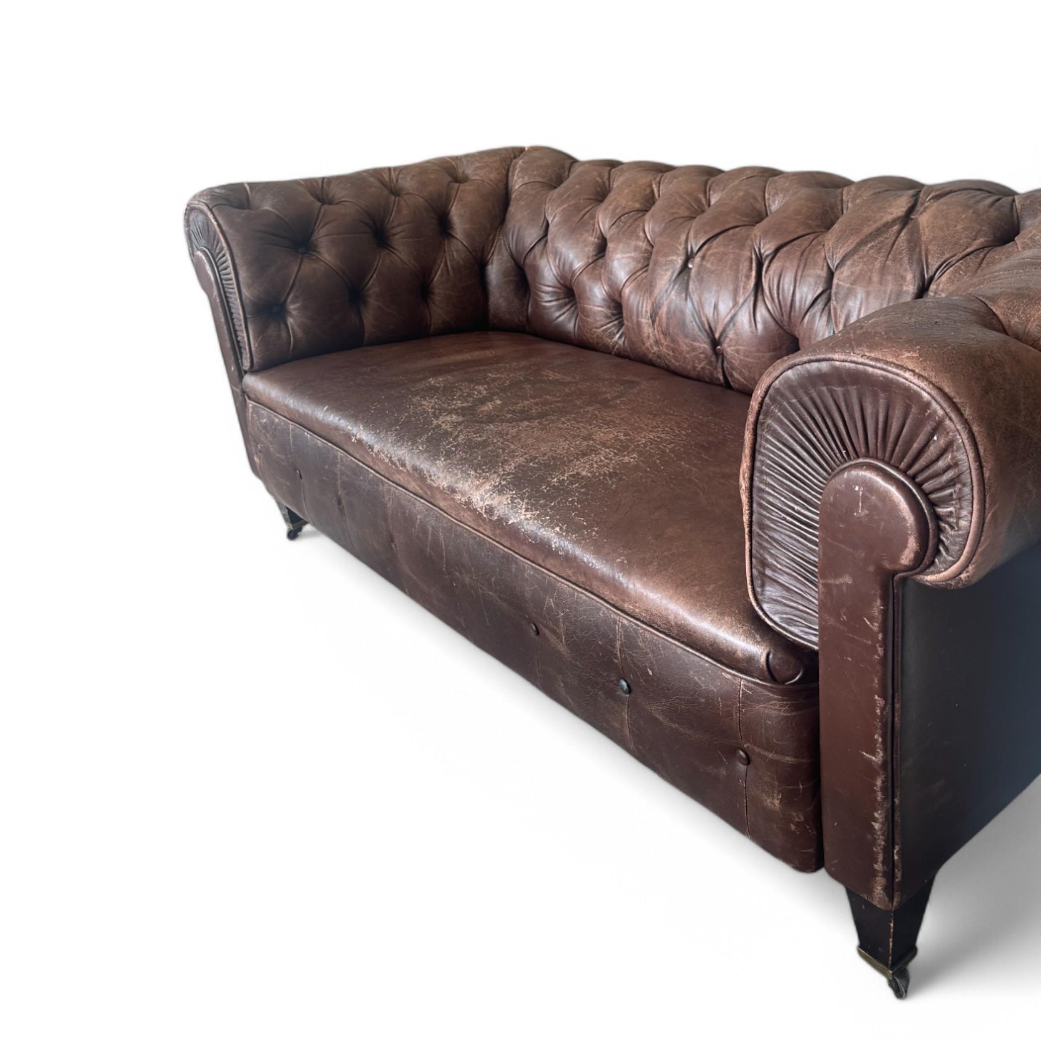 1920er Jahre Dänisches Leder Chesterfield Loveseat (20. Jahrhundert) im Angebot