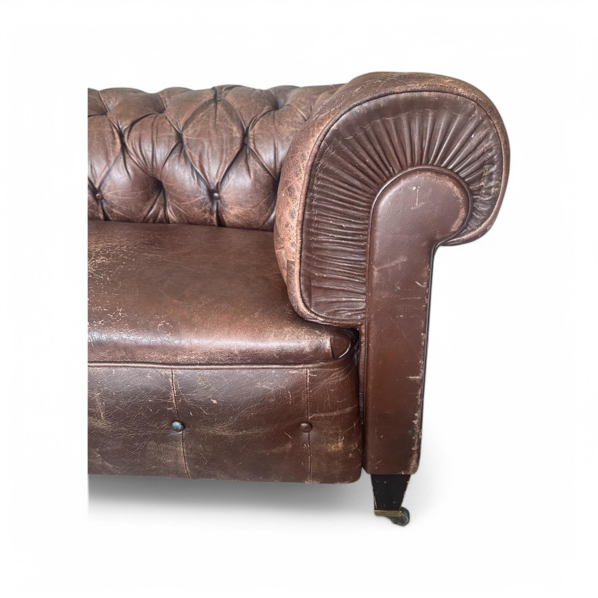 1920er Jahre Dänisches Leder Chesterfield Loveseat im Angebot 1