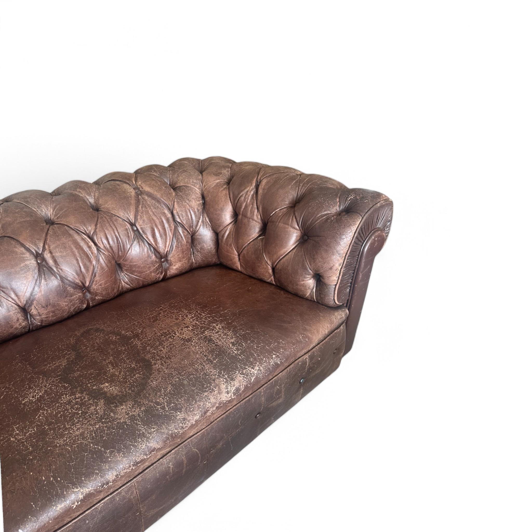 1920er Jahre Dänisches Leder Chesterfield Loveseat im Angebot 4