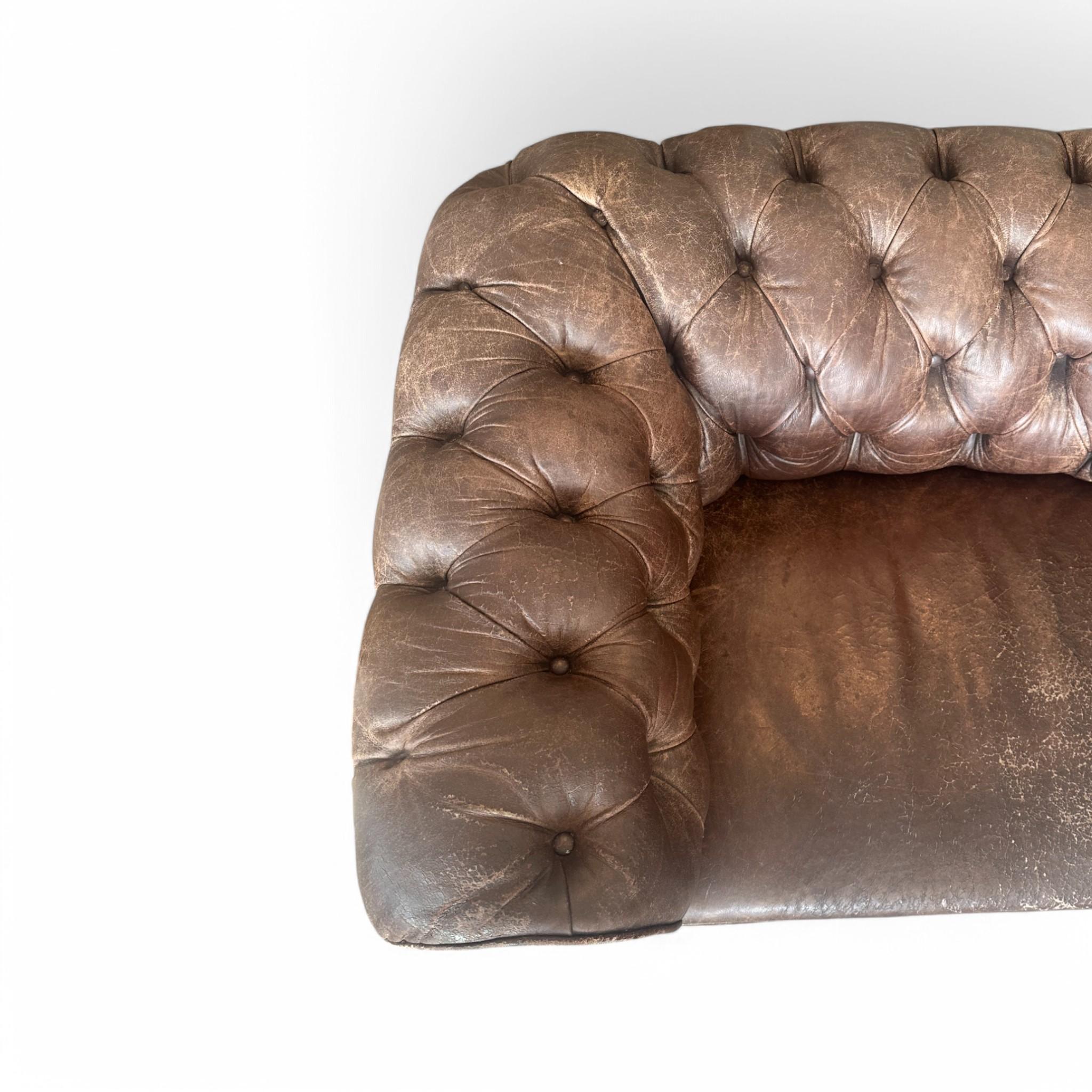 1920er Jahre Dänisches Leder Chesterfield Loveseat im Angebot 5
