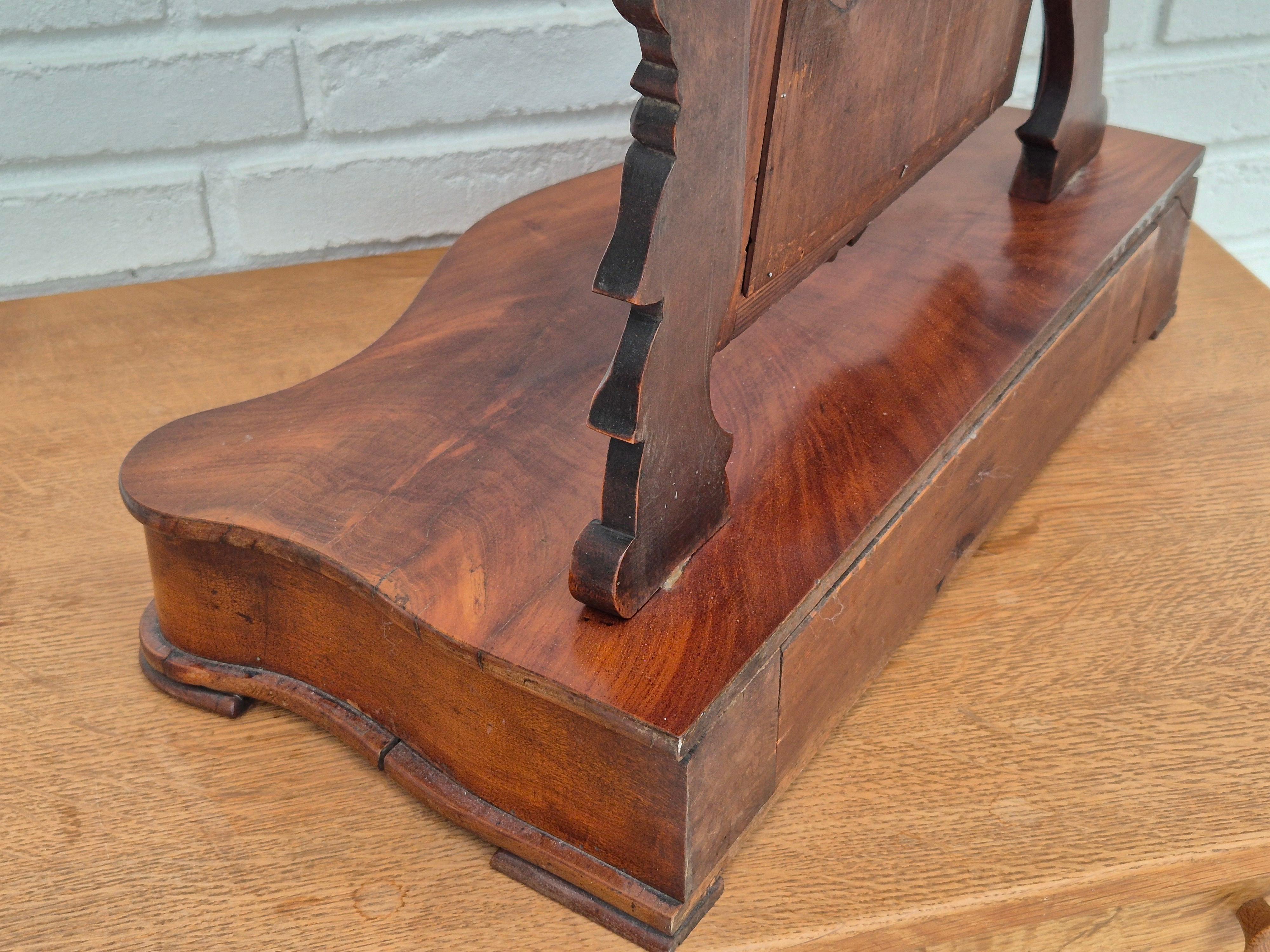 Años 20, espejo de maquillaje vintage danés con almacenaje para joyas, madera de cerezo. en venta 6