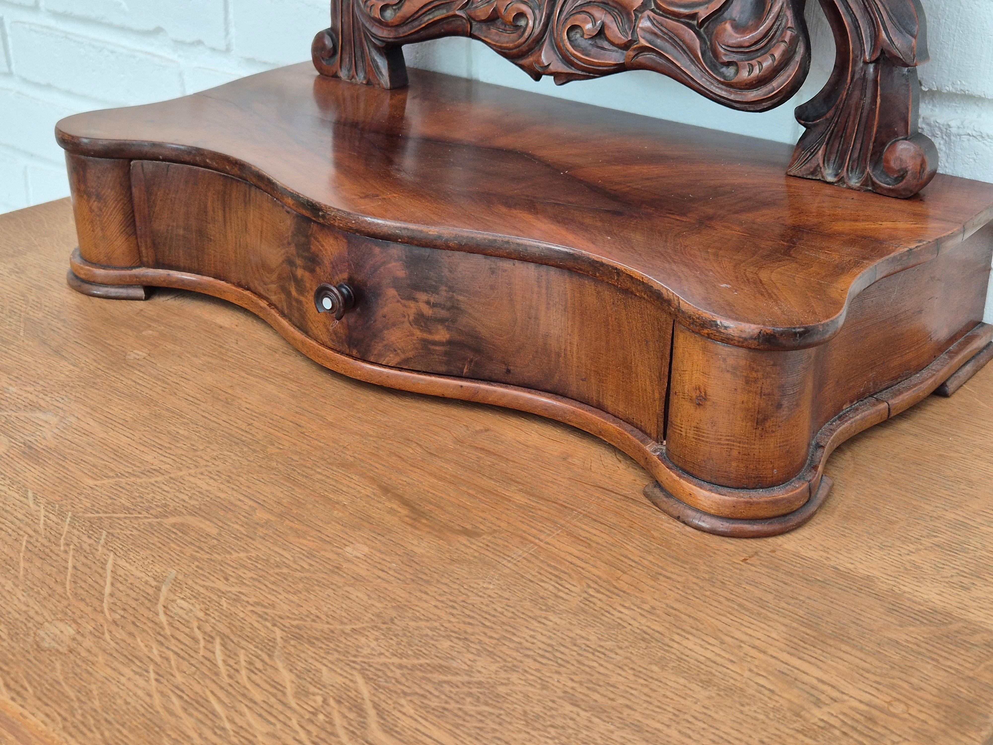 Años 20, espejo de maquillaje vintage danés con almacenaje para joyas, madera de cerezo. en venta 10