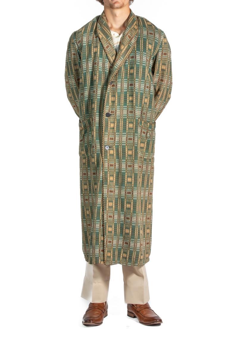 1920S Dark Teal & Brown Wool/Cotton Mens Robe
MORPHEW VINTAGE represents the finest pieces of fashions past. Sourced from across the globe, dating as far back as a century. Each piece is selected with both quality and rarity in mind. Often referred