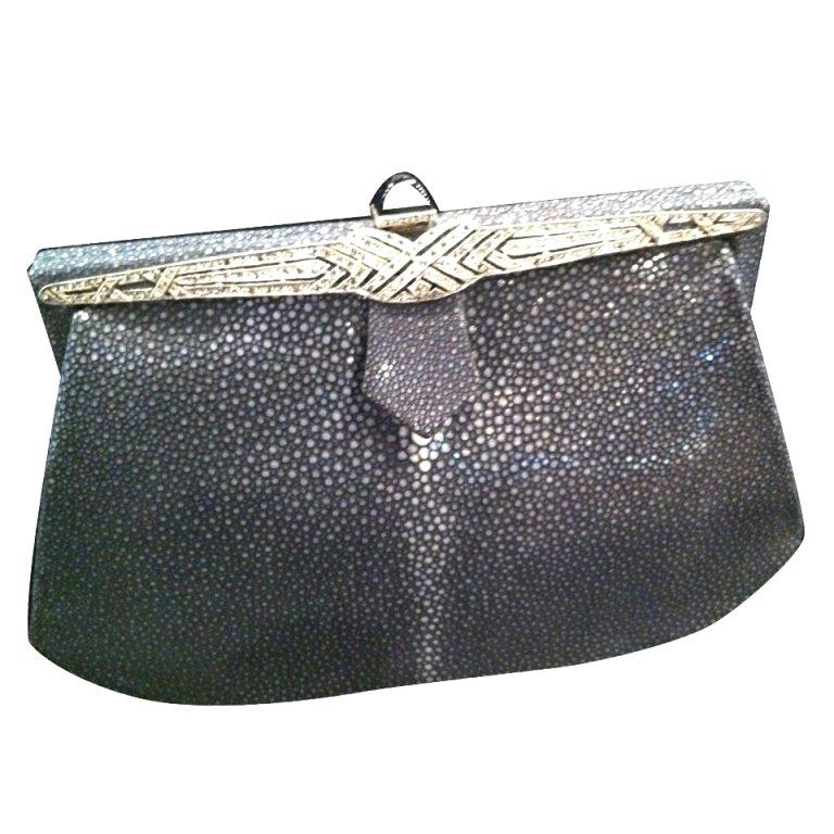 Pochette en onyx Marcasite en forme de galuchat déco des années 1920 en vente