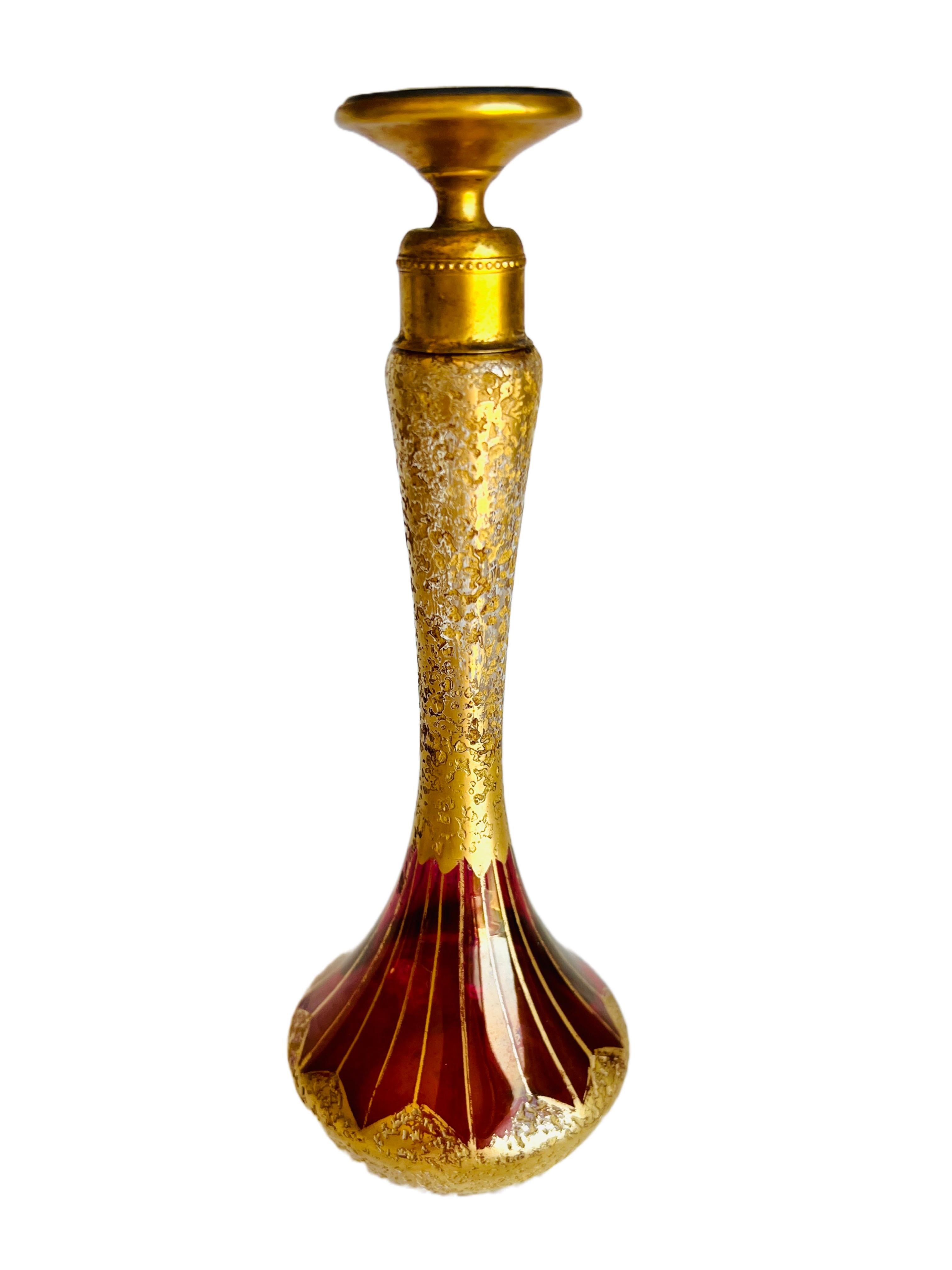 Elegant 1920s DeVilbiss red and gold encrusted perfume bottle. 

Size: 6-7/8