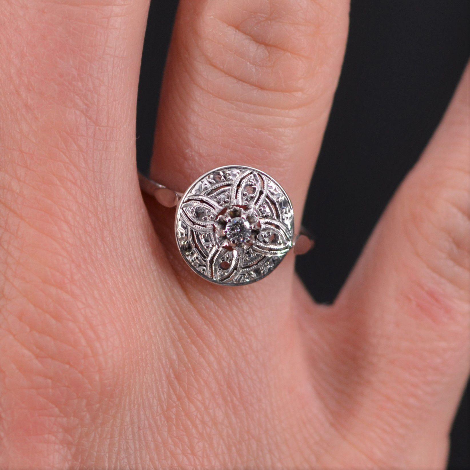 1920s Diamond 18 Karat White Gold Thin Round Ring In Good Condition For Sale In Poitiers, FR