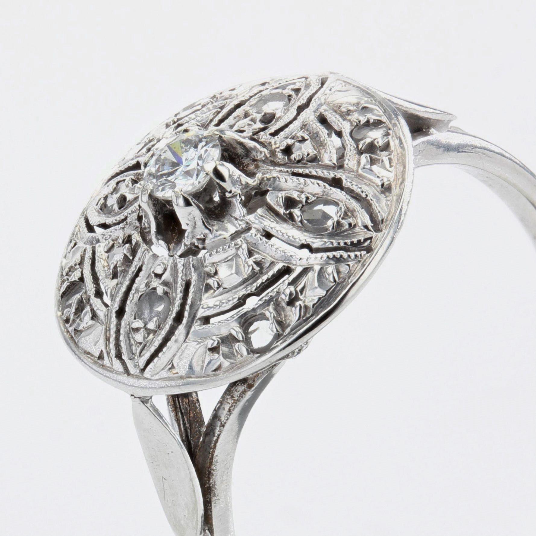 1920er Jahre Diamantring aus 18 Karat Weißgold, dünner runder Ring im Angebot 1
