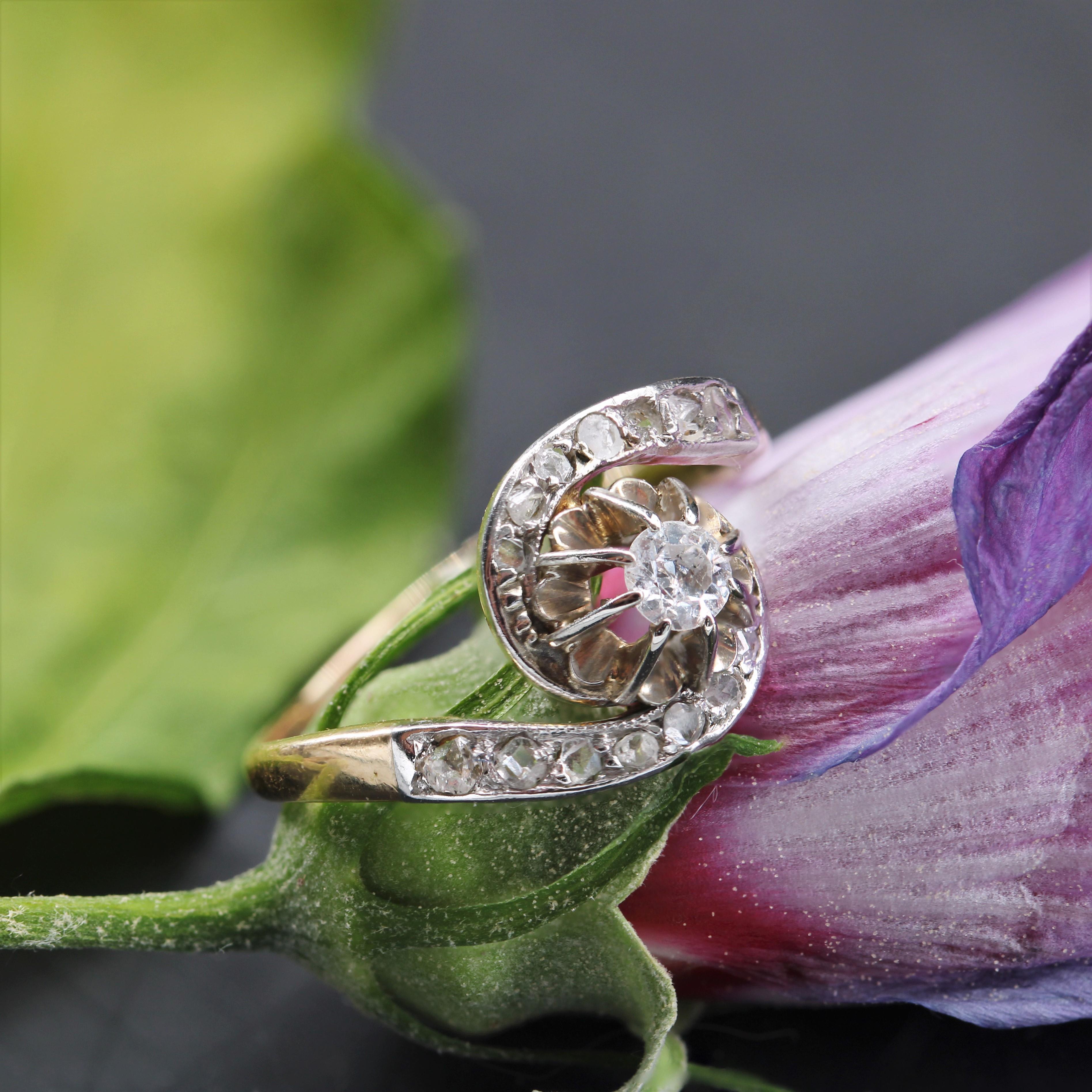 Belle Époque 1920s Diamond 18 Karat Yellow Gold Platinum Swirl Ring For Sale