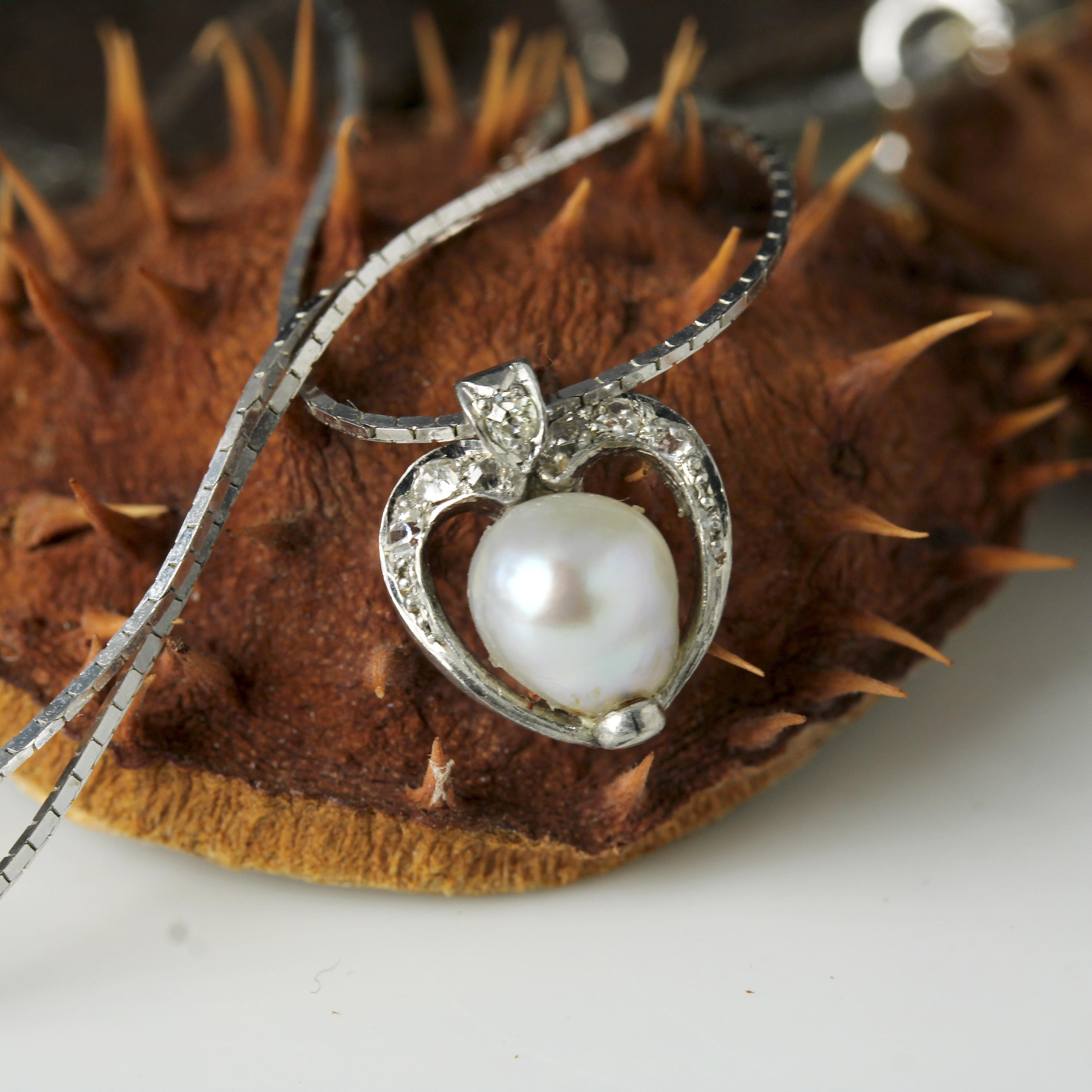 Art Deco 1920s Diamond Fine Pearl Platinum Pendant and 18 Karat White Gold Chain Necklace For Sale