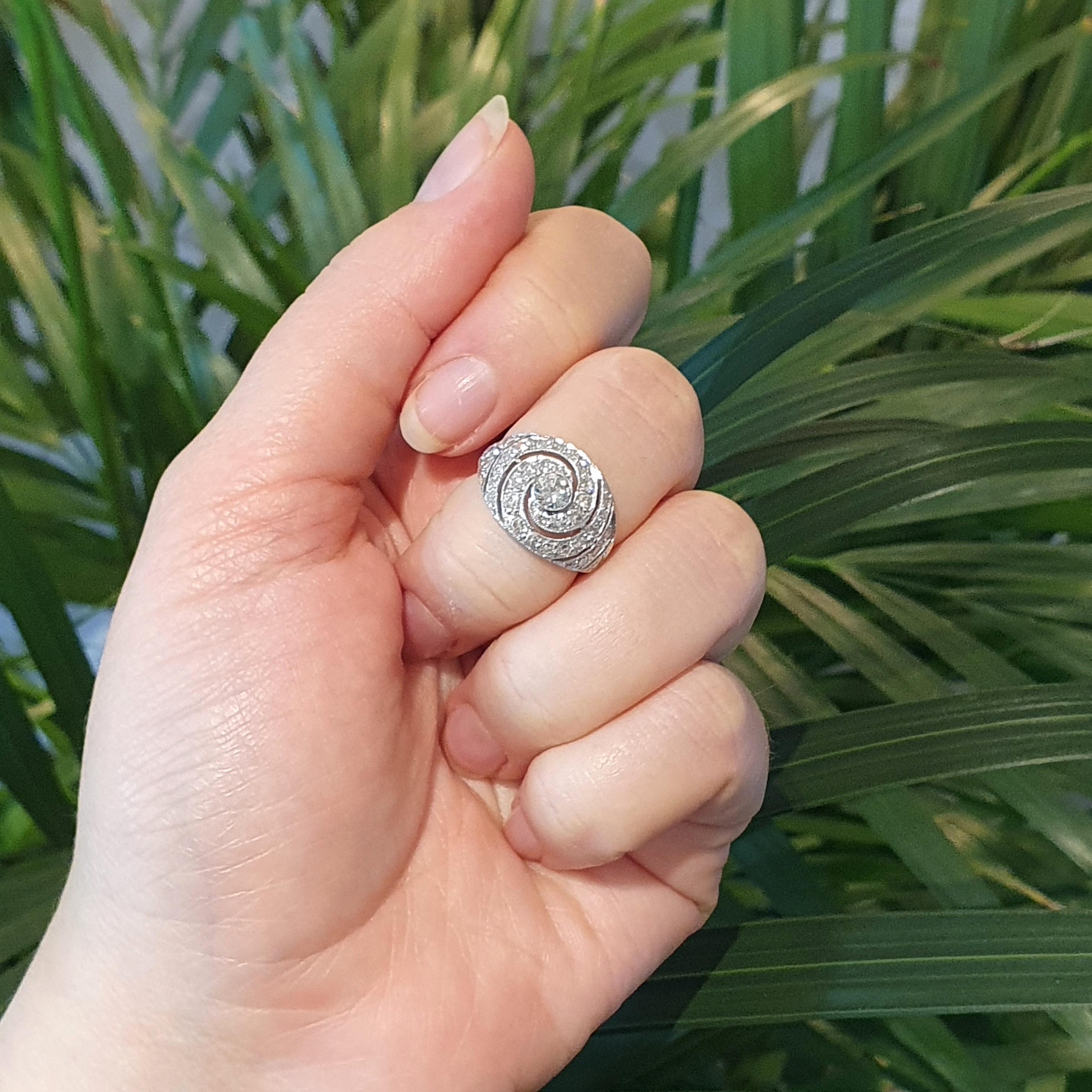 1920S Diamond Platinum Ring In Excellent Condition For Sale In Geneva, CH