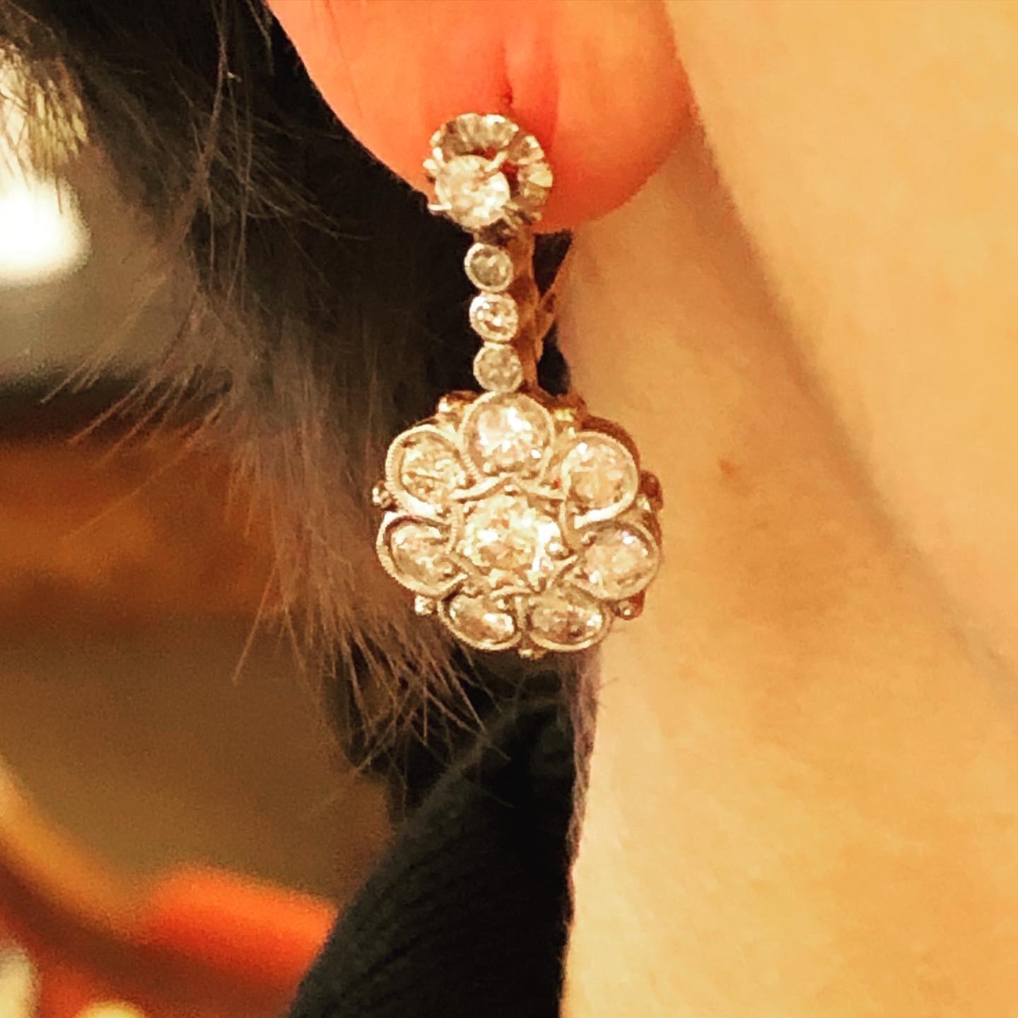 1920s Diamond Platinum Yellow Gold Round Dangle Drop Earrings In Good Condition In Pamplona, Navarra