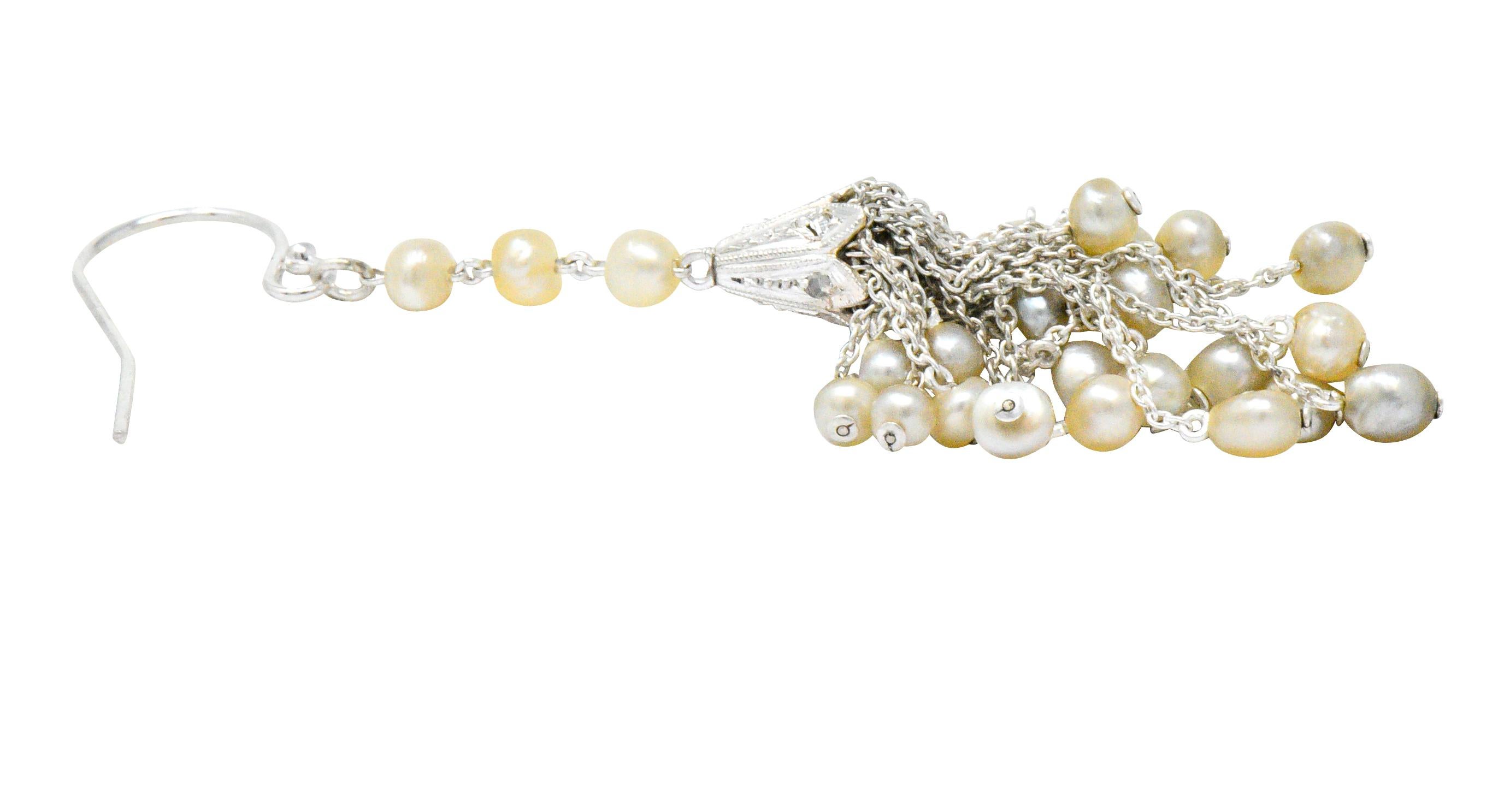 1920s Diamond Seed Pearl Platinum 14 Karat White Gold Tassel Drop Deco Earrings im Zustand „Hervorragend“ in Philadelphia, PA