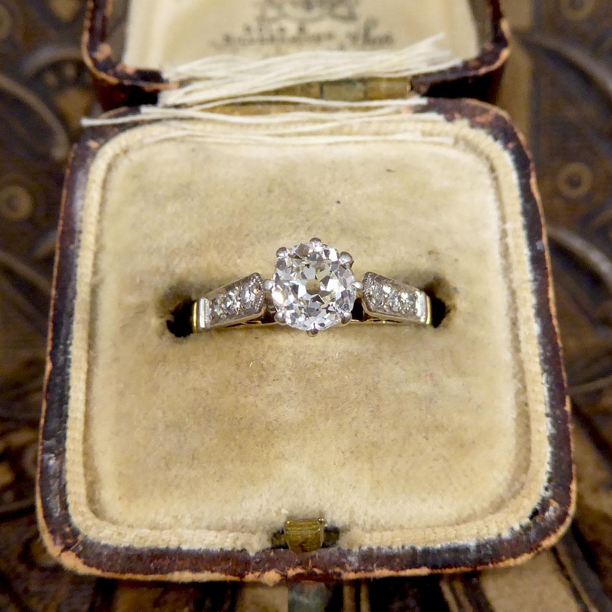 1920's Diamond Solitaire Ring with Diamond Shoulders in 18ct Yellow Gold & Plat In Good Condition In Yorkshire, West Yorkshire