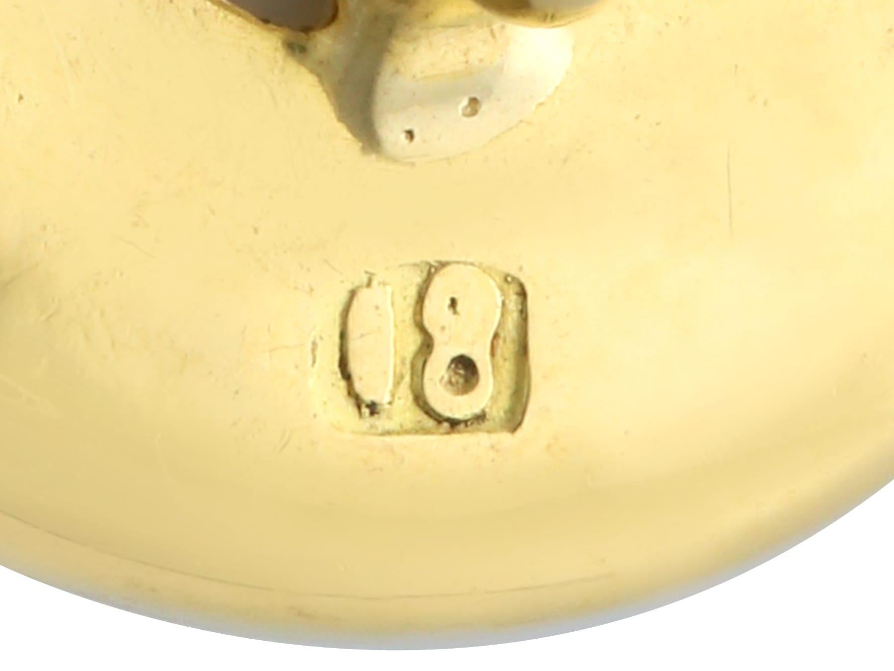 Ensemble boutons de manchette et clous de chemise en or jaune et pierres dures avec diamants, années 1920 en vente 6