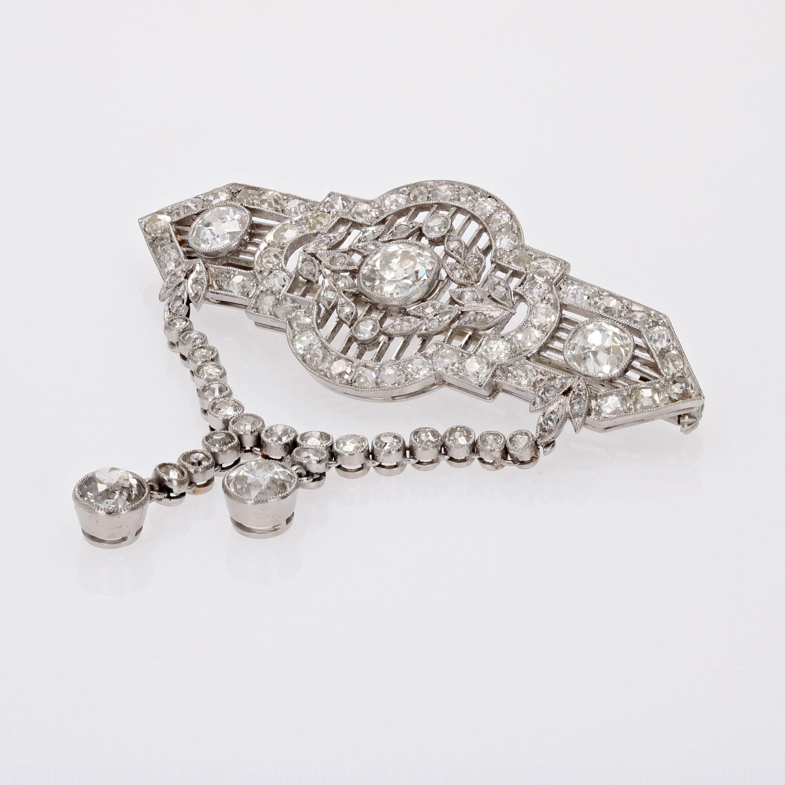 Taille coussin antique Broche en dentelle en platine et diamants des années 1920 en vente