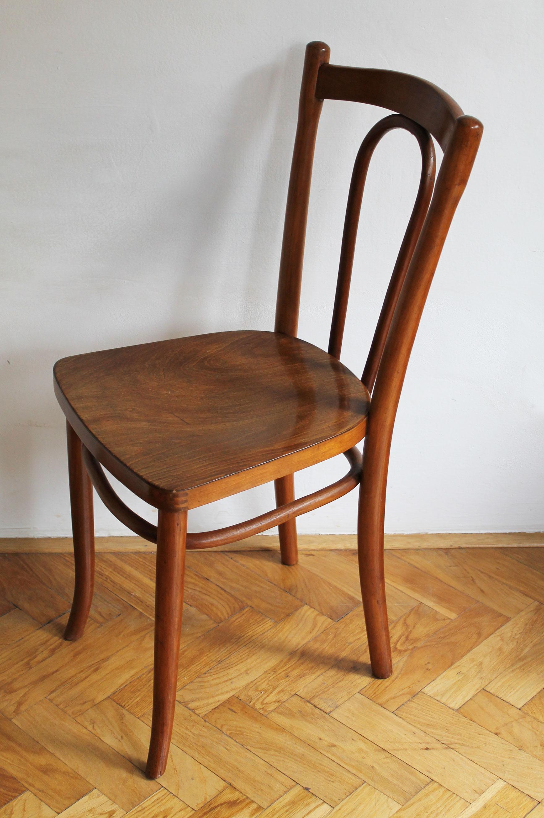 This is one of the most commercially successful chairs designed and produced by famous Gebrüder Thonet Company. It was first designed in 1885 (most likely by August Thonet) and can be found in Thonet catalogues in a slightly modified versions as