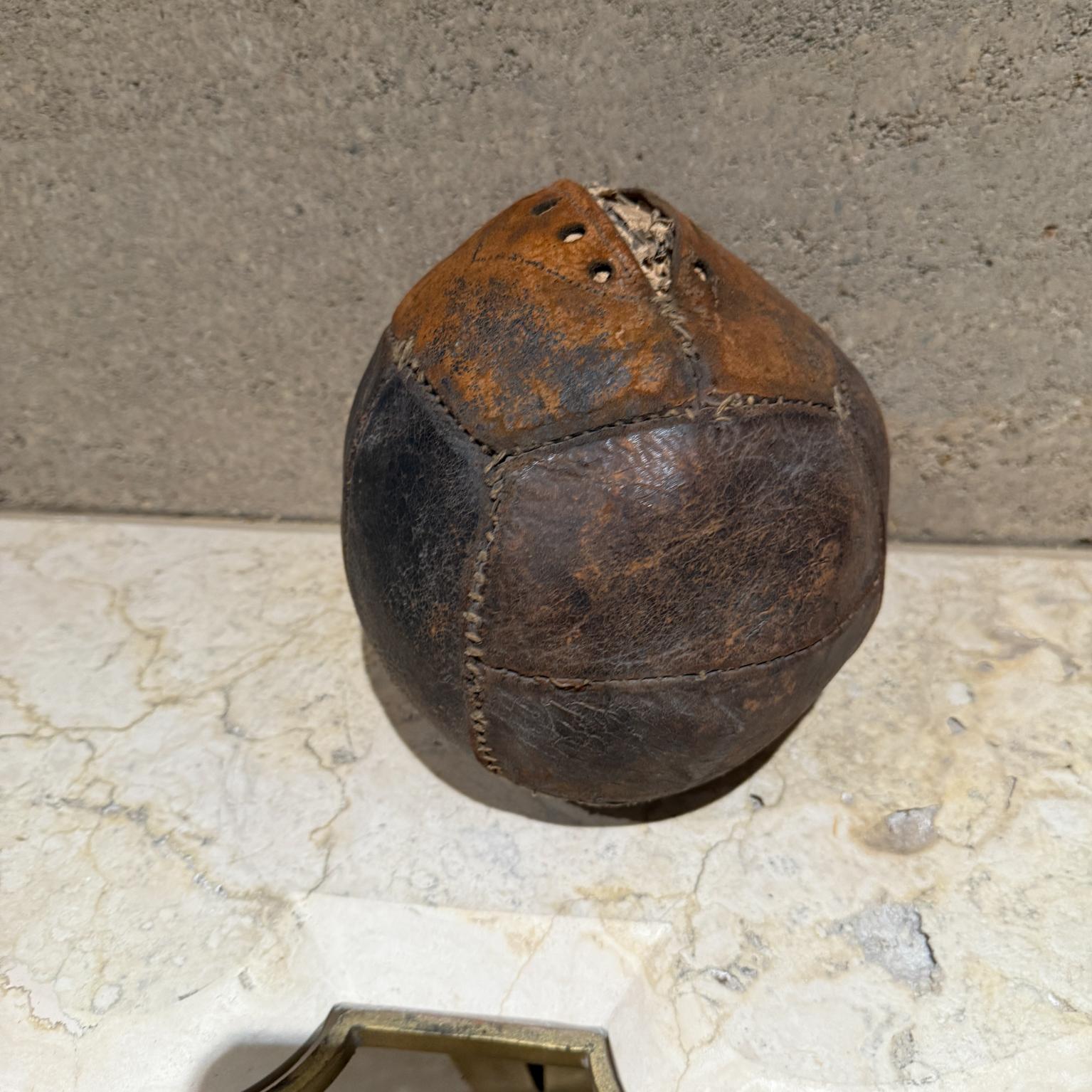 Americano Palla medica da calcio in pelle invecchiata degli anni '20 in vendita