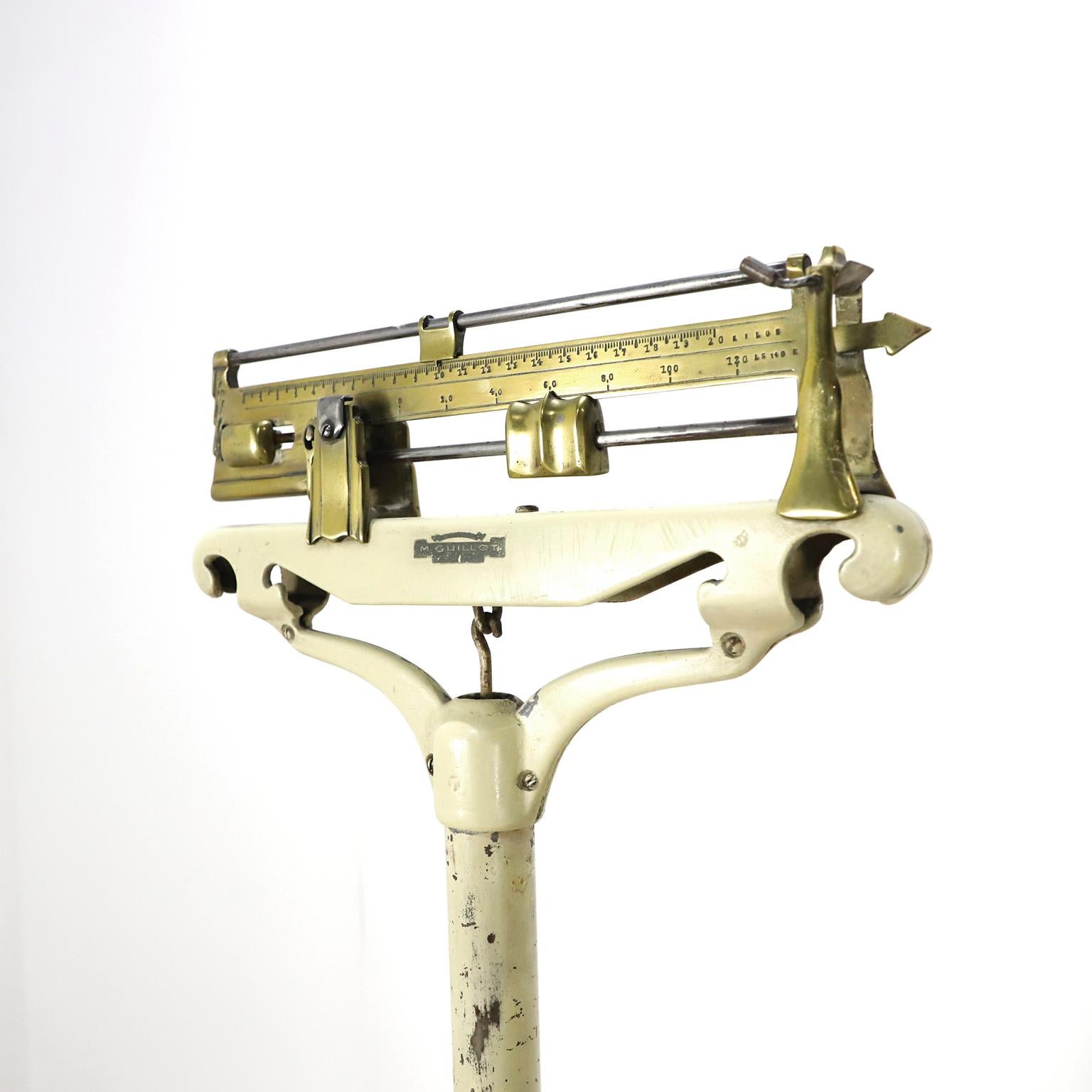 Industriel Balance médicale pour médecins des années 1920, Stand Up mécanique avec poids en vente