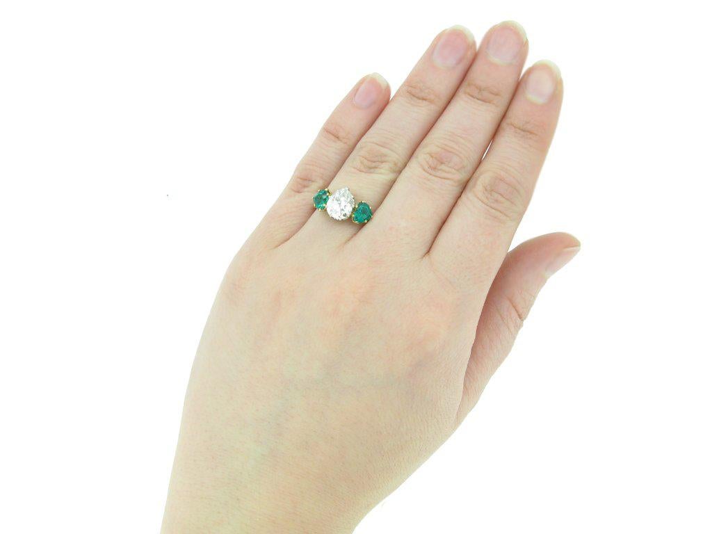 1920s Drop Shape Natural Unenhanced Emerald Old Mine Diamond Ring In Good Condition For Sale In London, GB