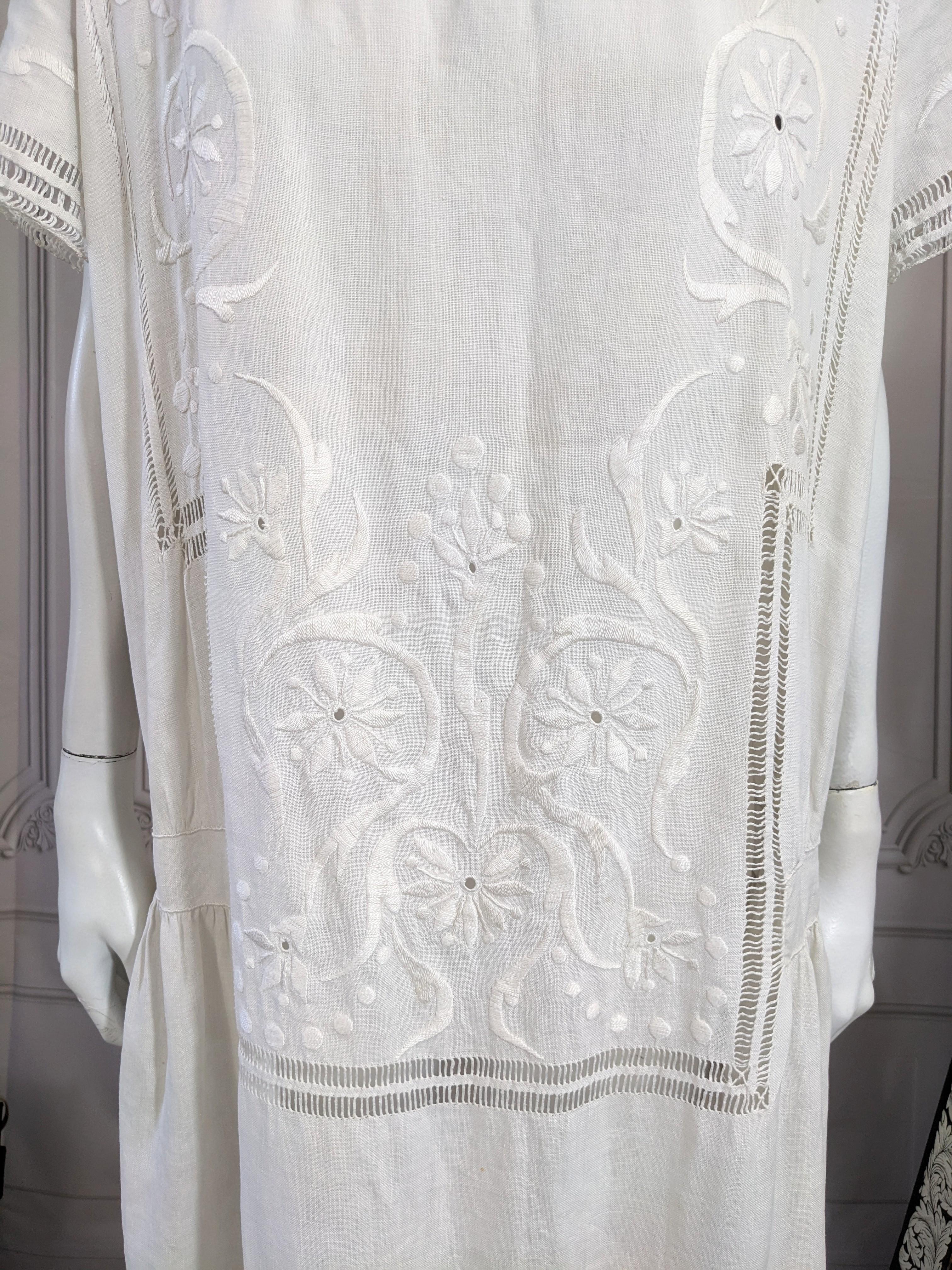 1920's Drop Waist Decorated Edwardian Linen Dress In Good Condition For Sale In New York, NY