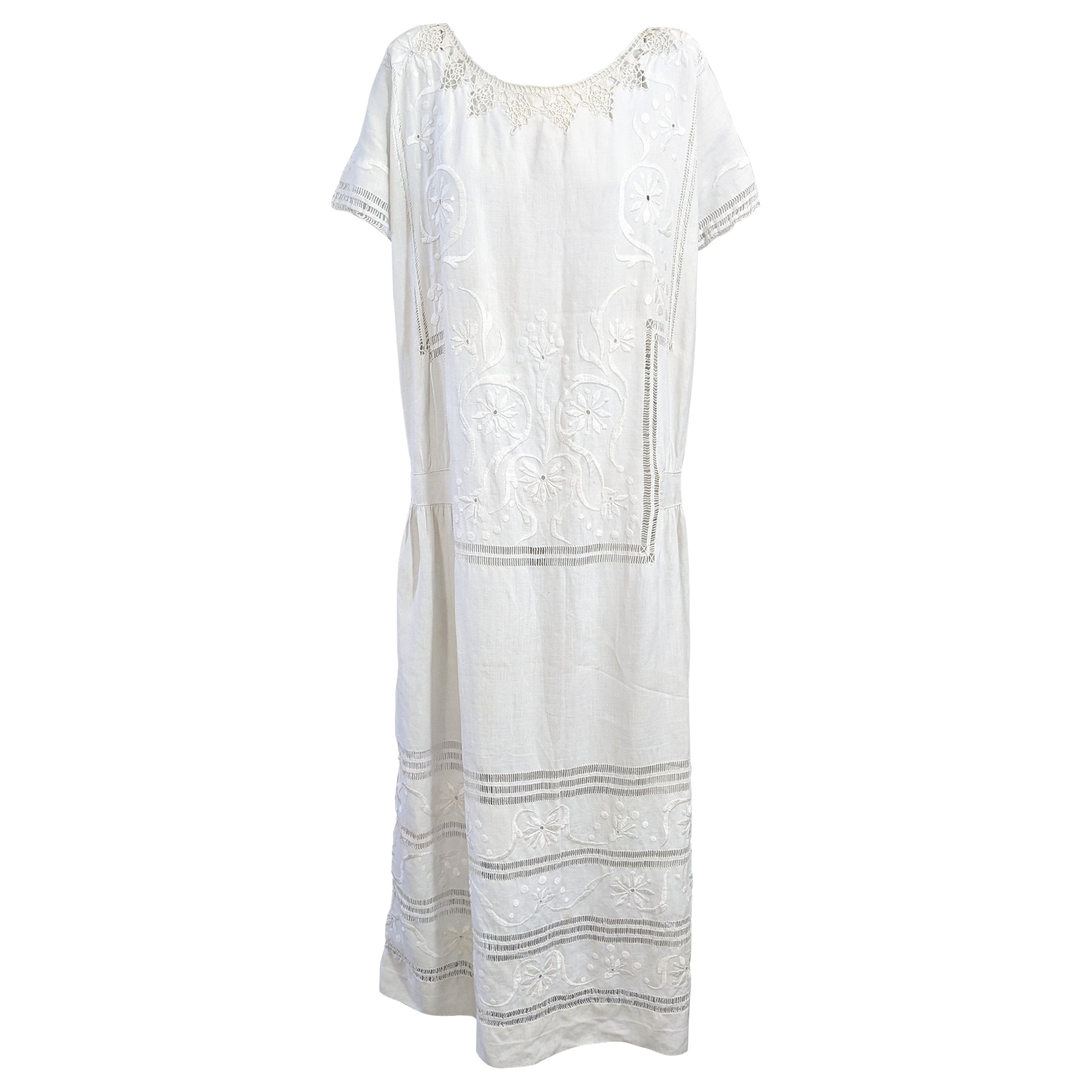 Robe en lin édouardienne décorée à la taille tombante, années 1920