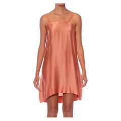 Staubrosa Seiden-Charmeuse aus den 1920er Jahren  Slip Slip-Kleid Schön unter Schwarz oder Ecru-Spitzen