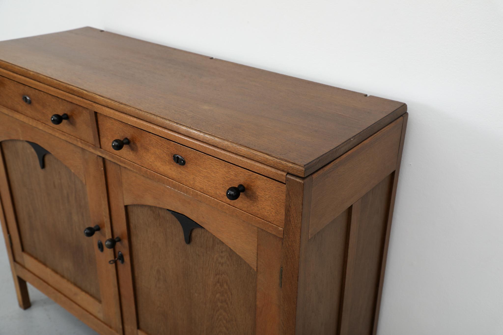 Cabinet o credenza in Oak Oak della scuola olandese Art Deco degli anni '20, con accenti neri in vendita 2